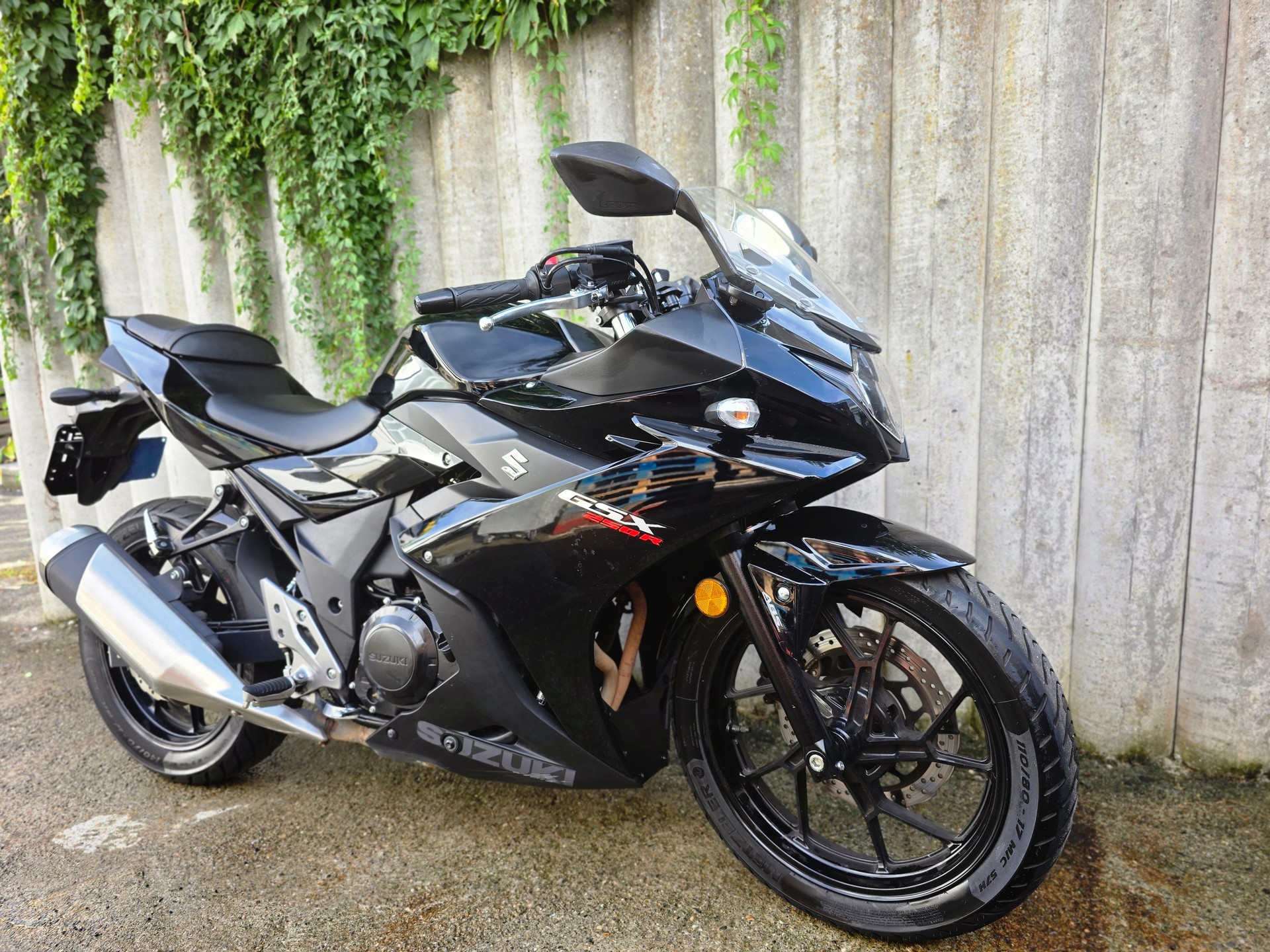 SUZUKI GSX-R 250 L7-image-5