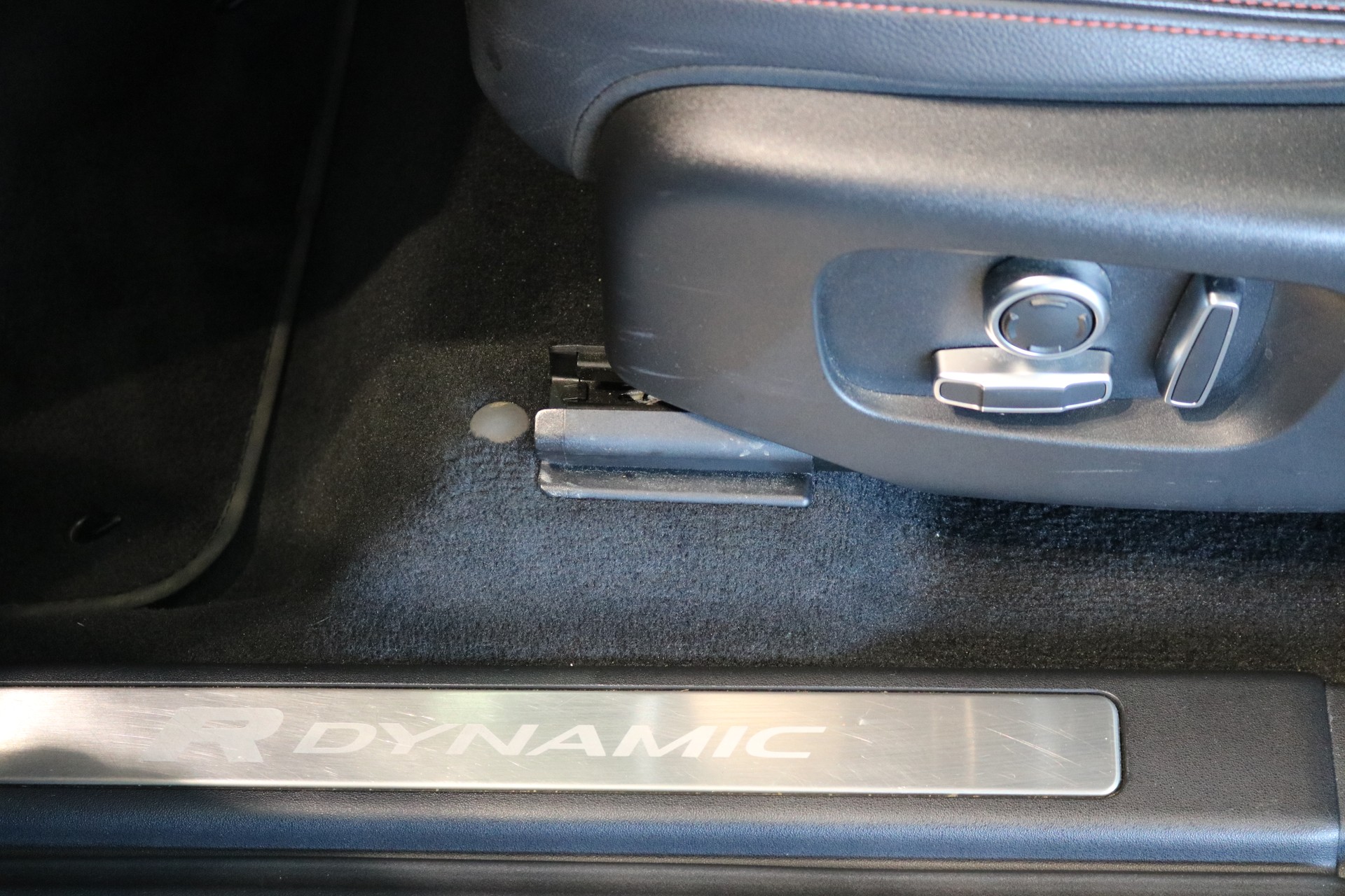 LAND ROVER Discovery Sport R Dyn P250 2.0 Si4 MHEV HSE AT9-image-35