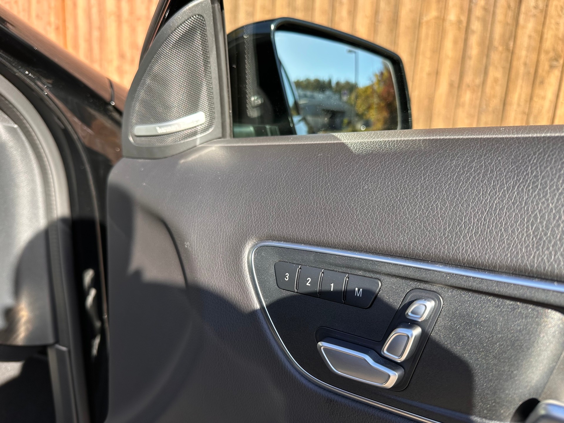 MERCEDES-BENZ GLA 200 Night Star 7G-DCT-image-15