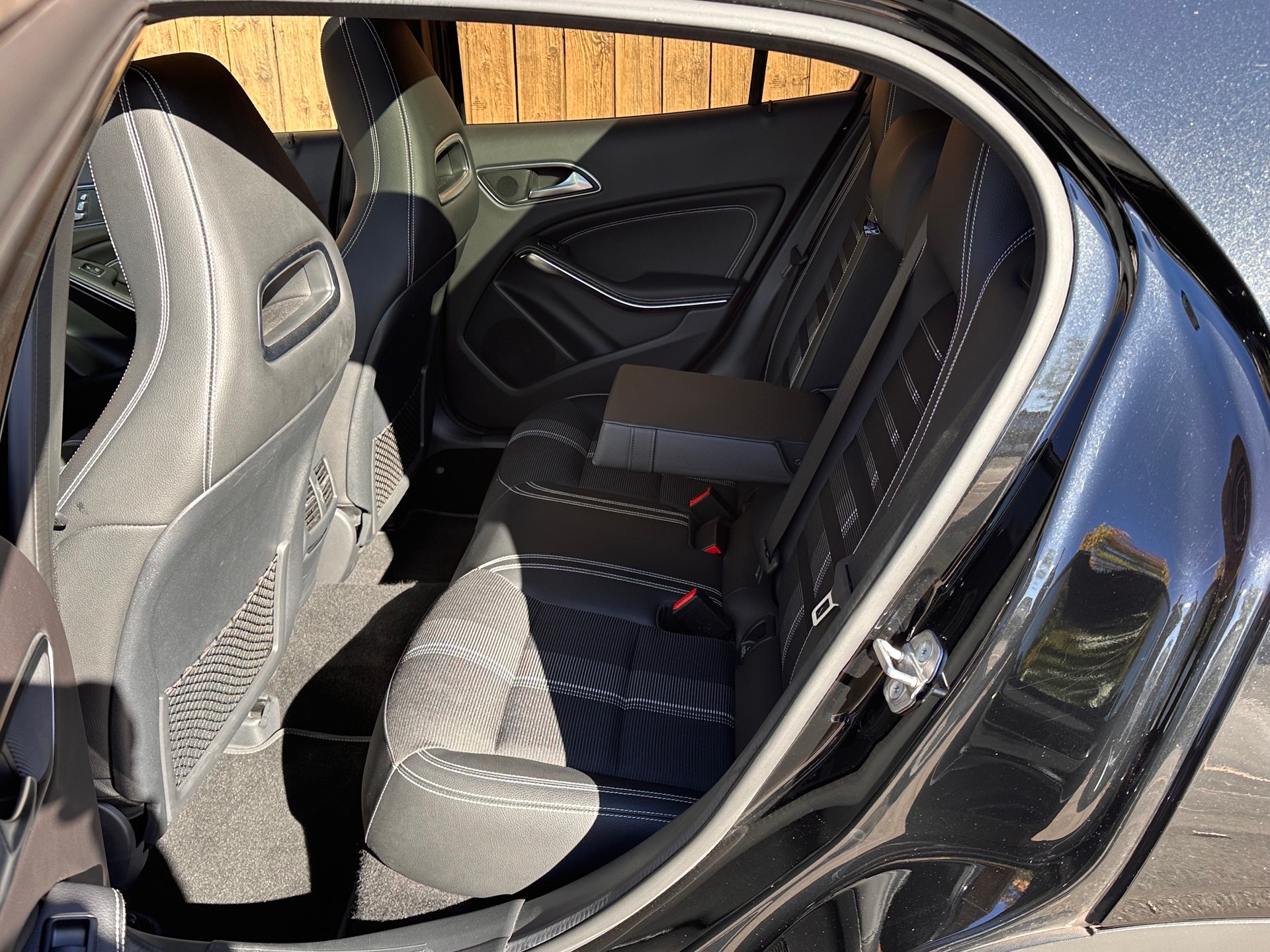 MERCEDES-BENZ GLA 200 Night Star 7G-DCT-image-10