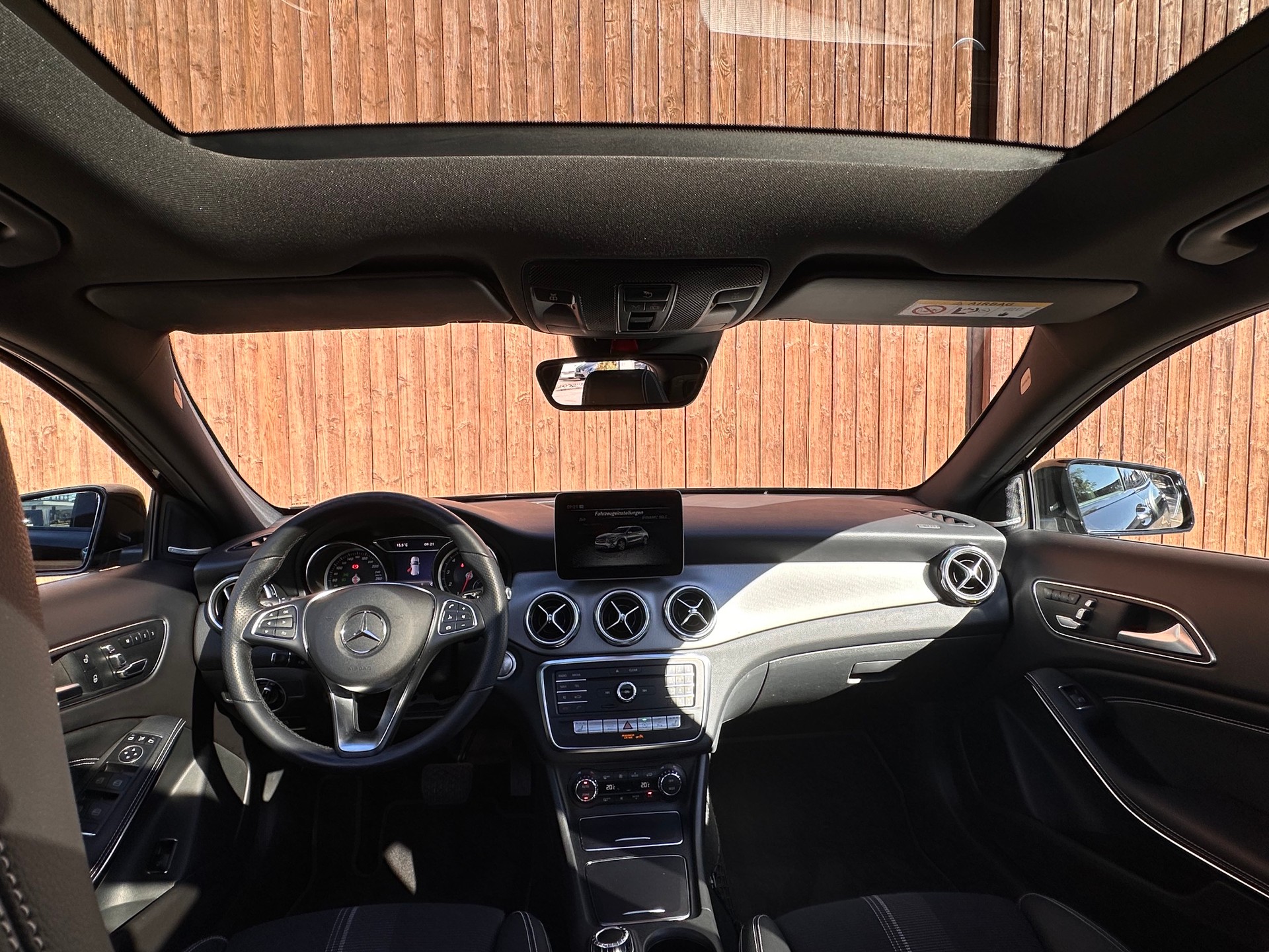 MERCEDES-BENZ GLA 200 Night Star 7G-DCT-image-11