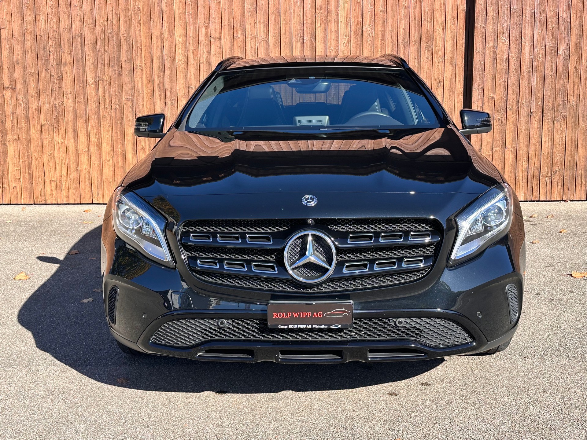 MERCEDES-BENZ GLA 200 Night Star 7G-DCT-showroom-element-2