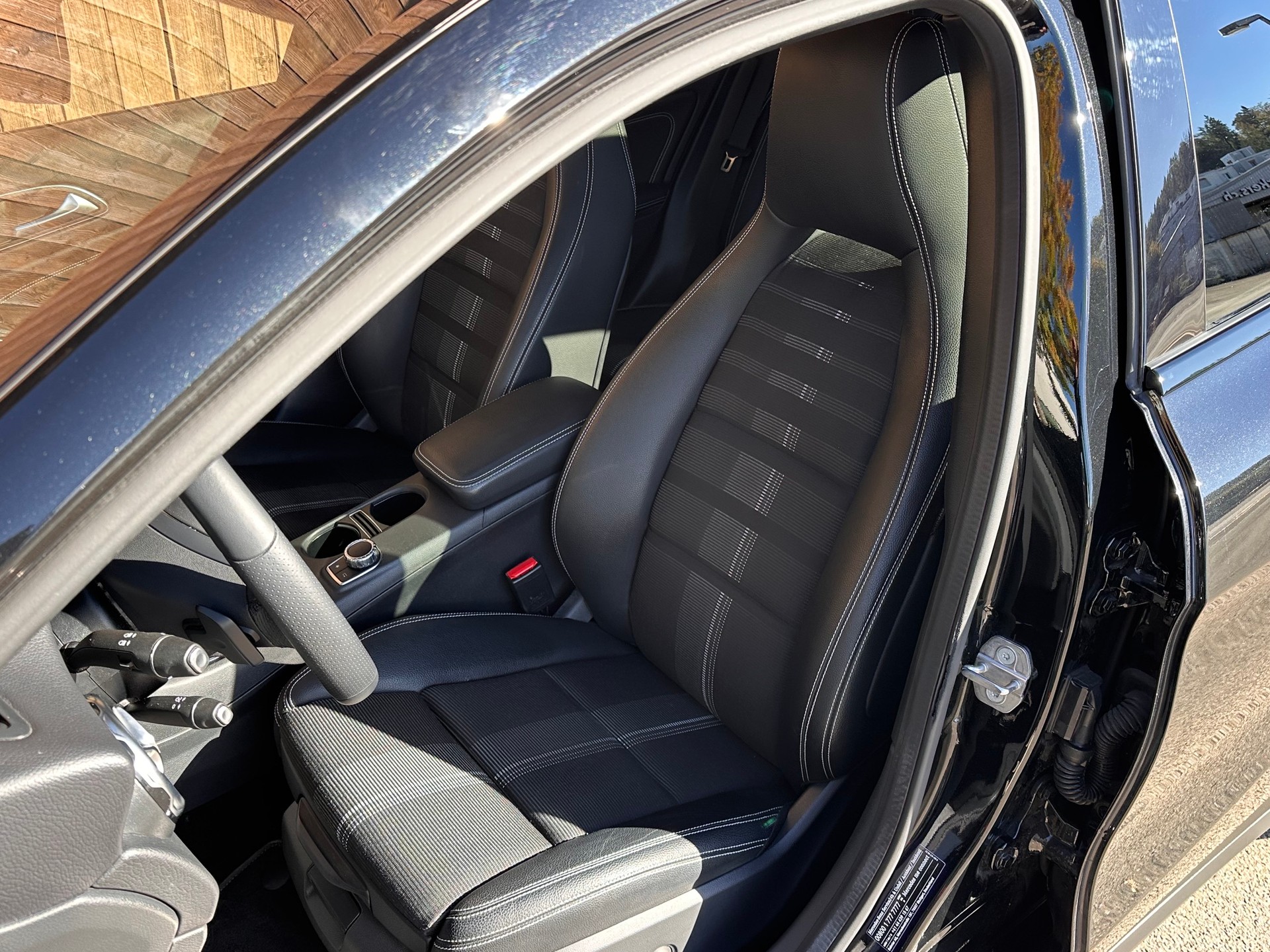 MERCEDES-BENZ GLA 200 Night Star 7G-DCT-image-7