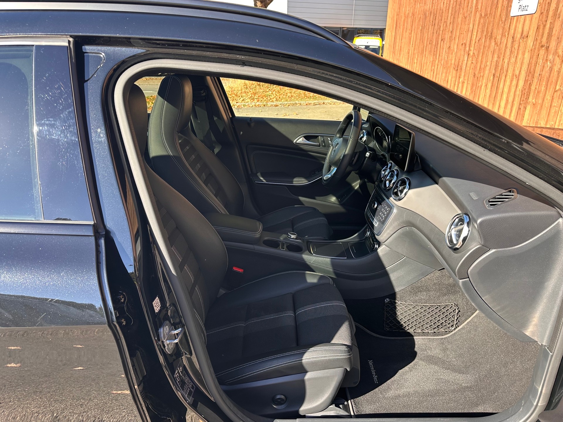 MERCEDES-BENZ GLA 200 Night Star 7G-DCT-image-14
