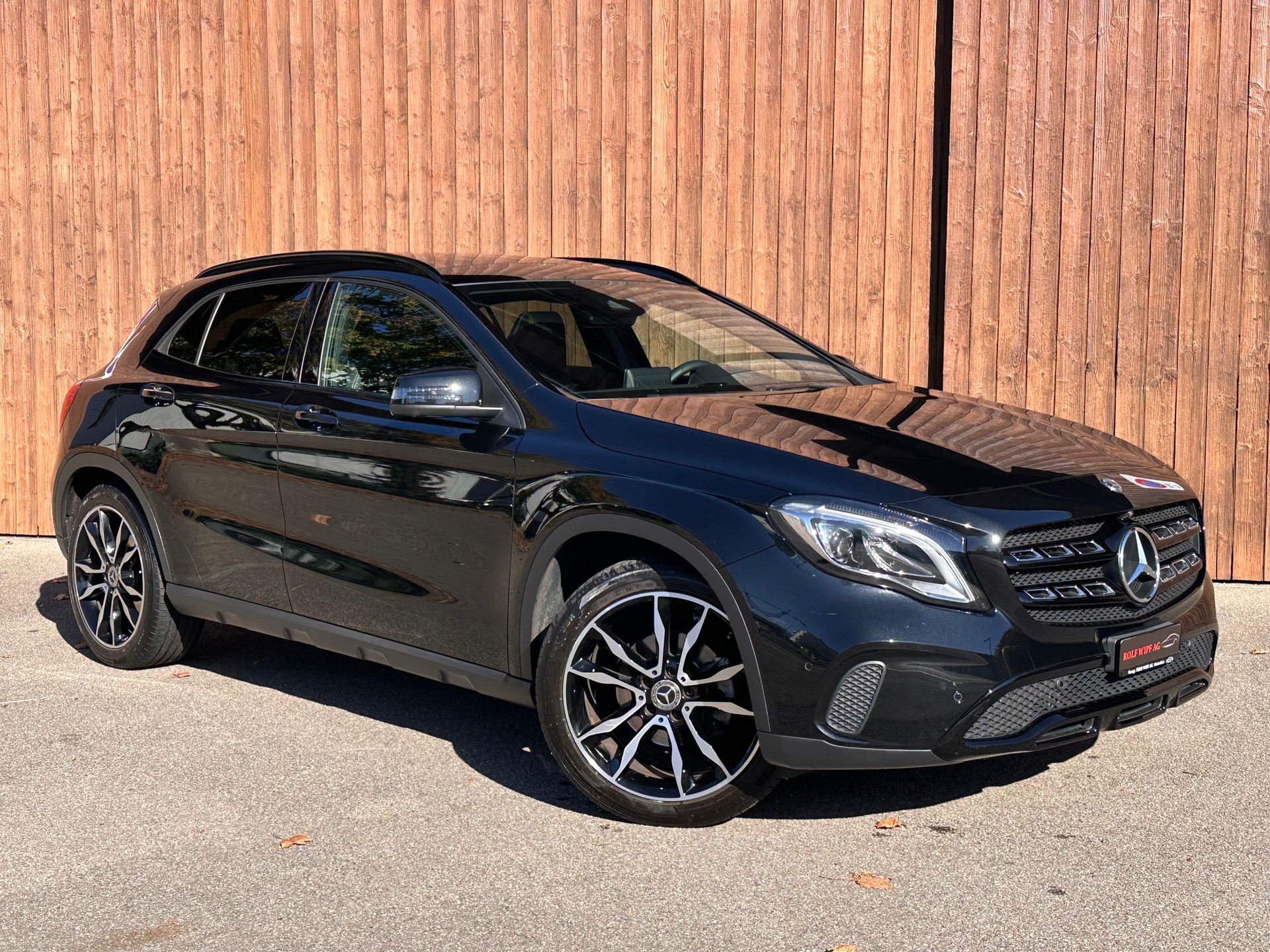 MERCEDES-BENZ GLA 200 Night Star 7G-DCT