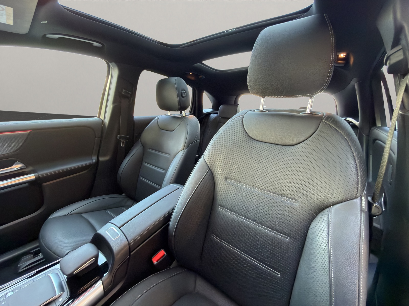 MERCEDES-BENZ EQA 350 Swiss Star AMG Line 4matic-image-12