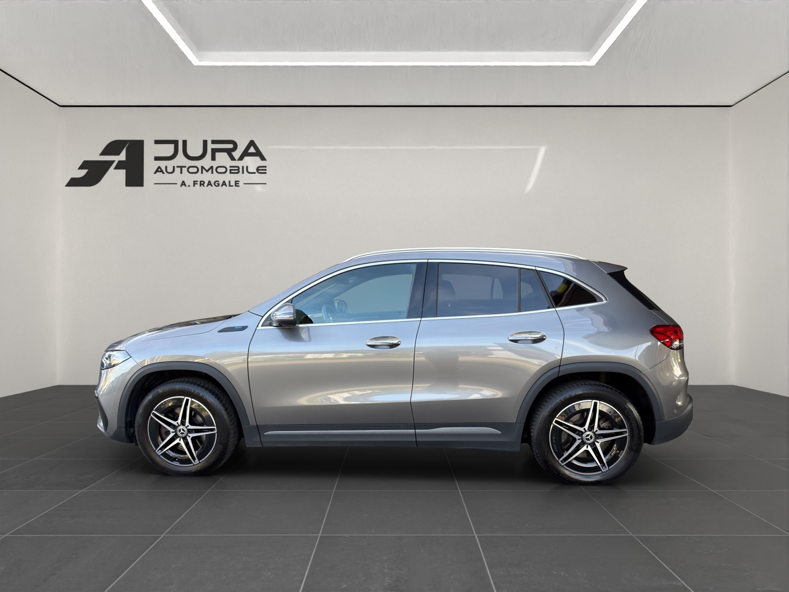 MERCEDES-BENZ EQA 350 Swiss Star AMG Line 4matic-showroom-element-3