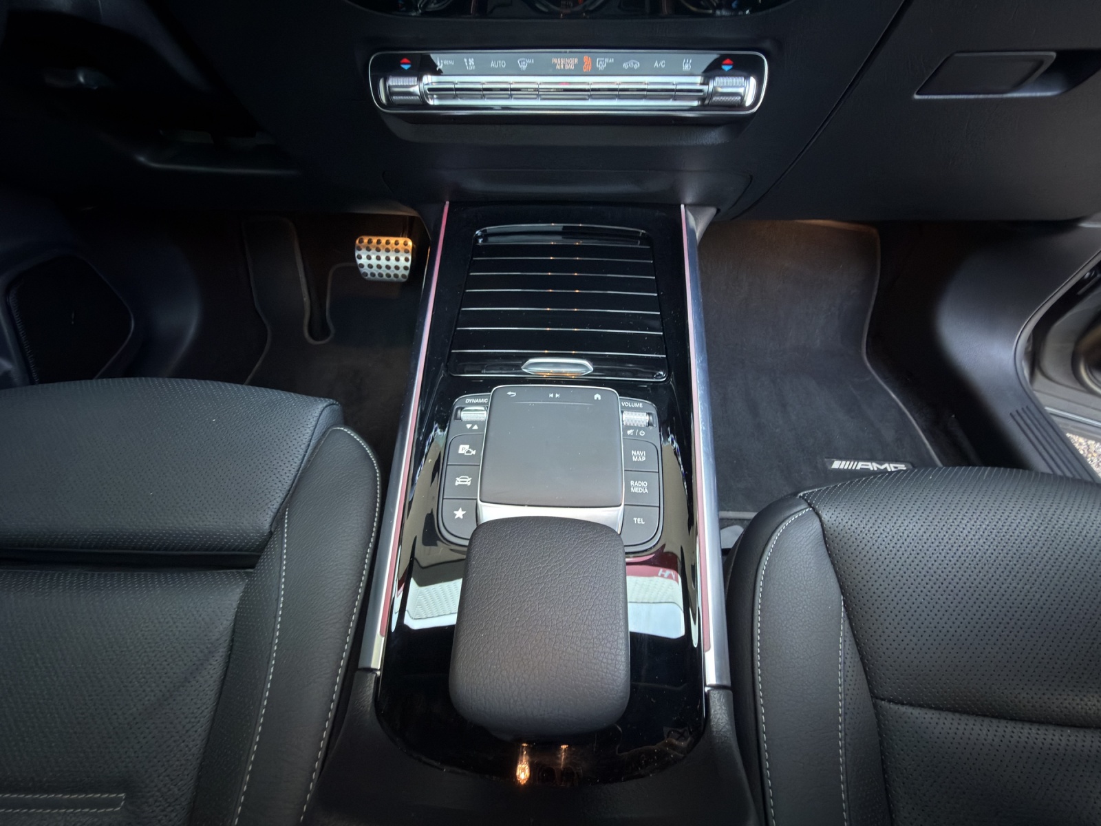 MERCEDES-BENZ EQA 350 Swiss Star AMG Line 4matic-image-11