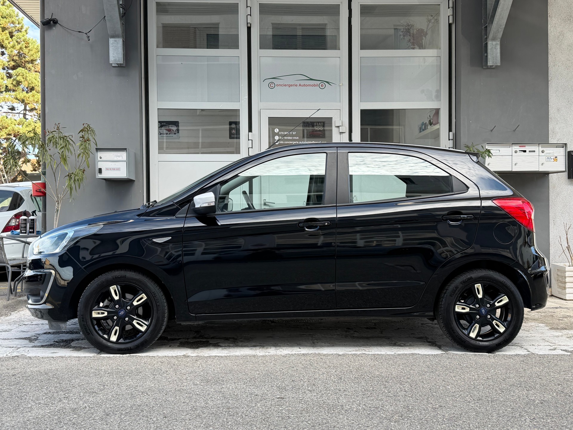 FORD KA+ 1.2 Ti-VCT Black Edition-showroom-element-1