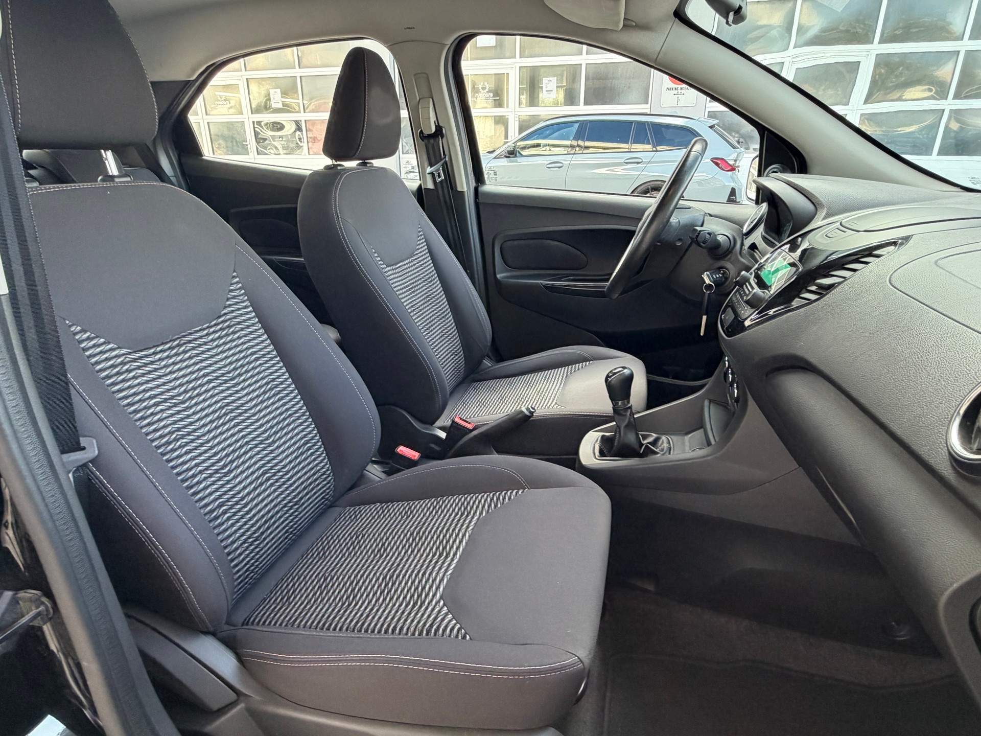 FORD KA+ 1.2 Ti-VCT Black Edition-image-9