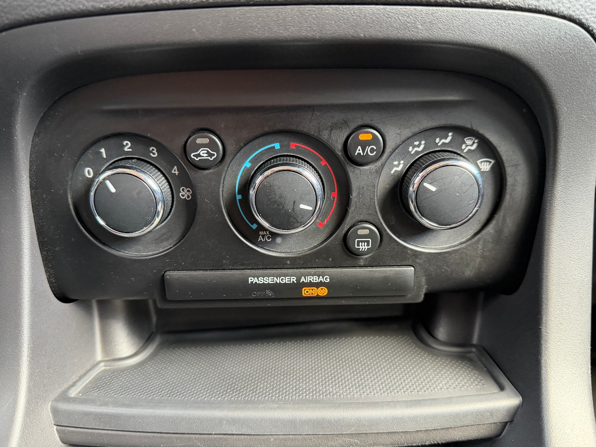 FORD KA+ 1.2 Ti-VCT Black Edition-image-19