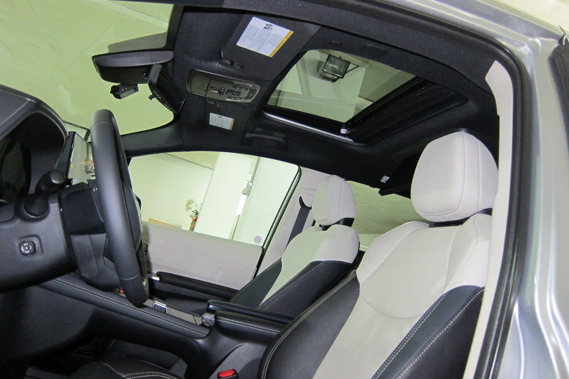 TOYOTA SIENNA 2025 PLATINUM AWD-image-14