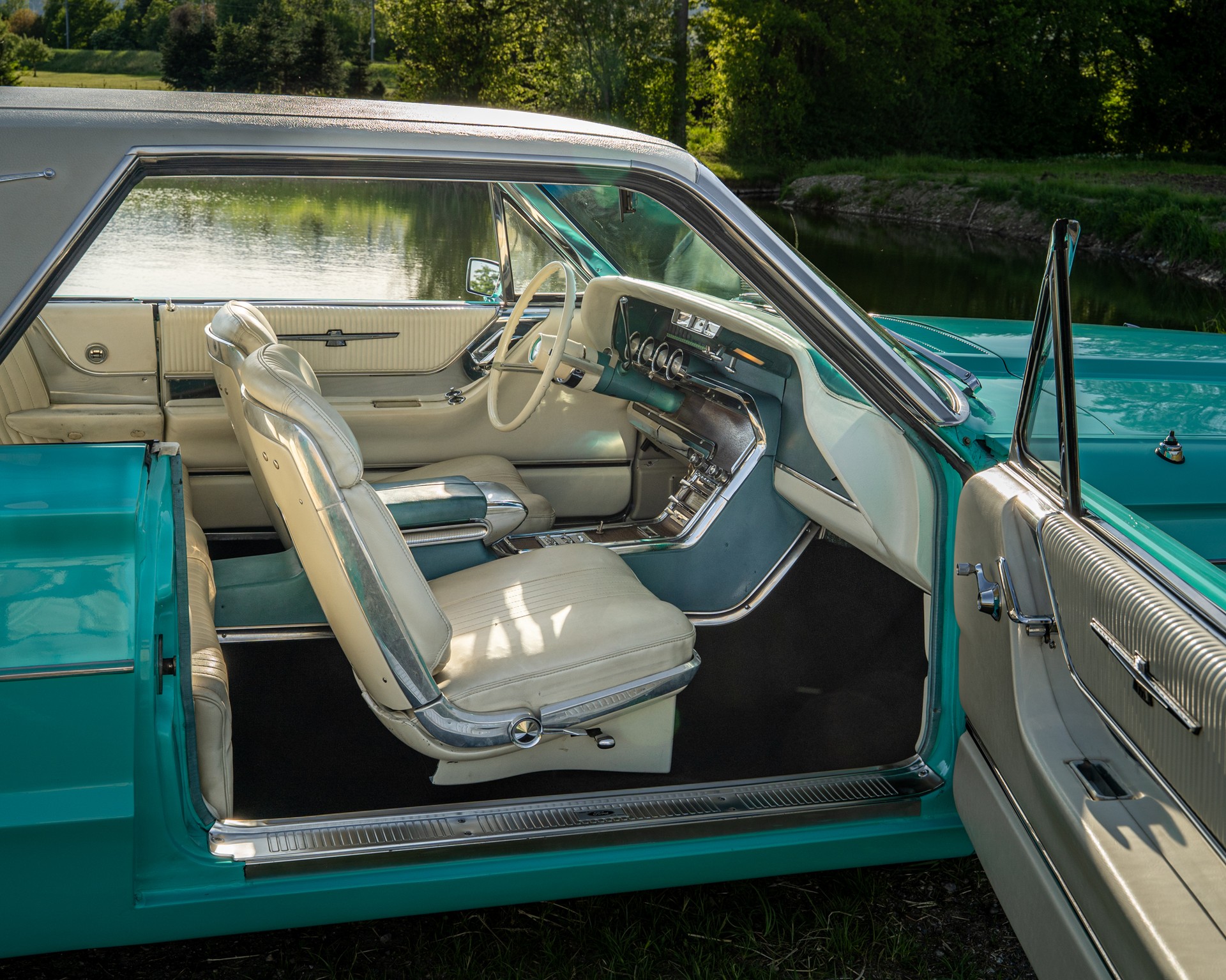 FORD Thunderbird "Landau Coupé"-image-10