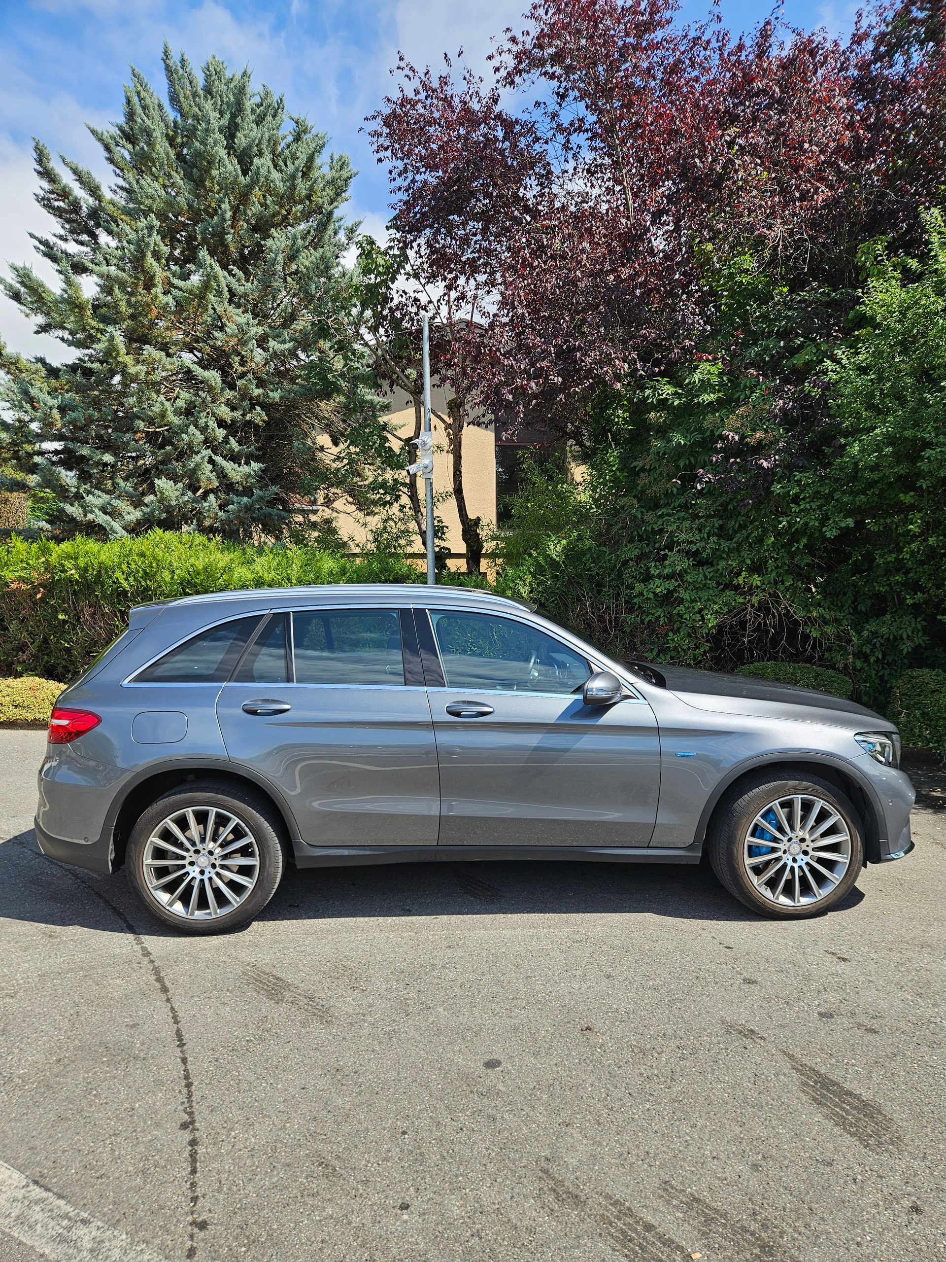 MERCEDES-BENZ GLC 350 e AMG Line 4Matic 7G-Tronic-image-5