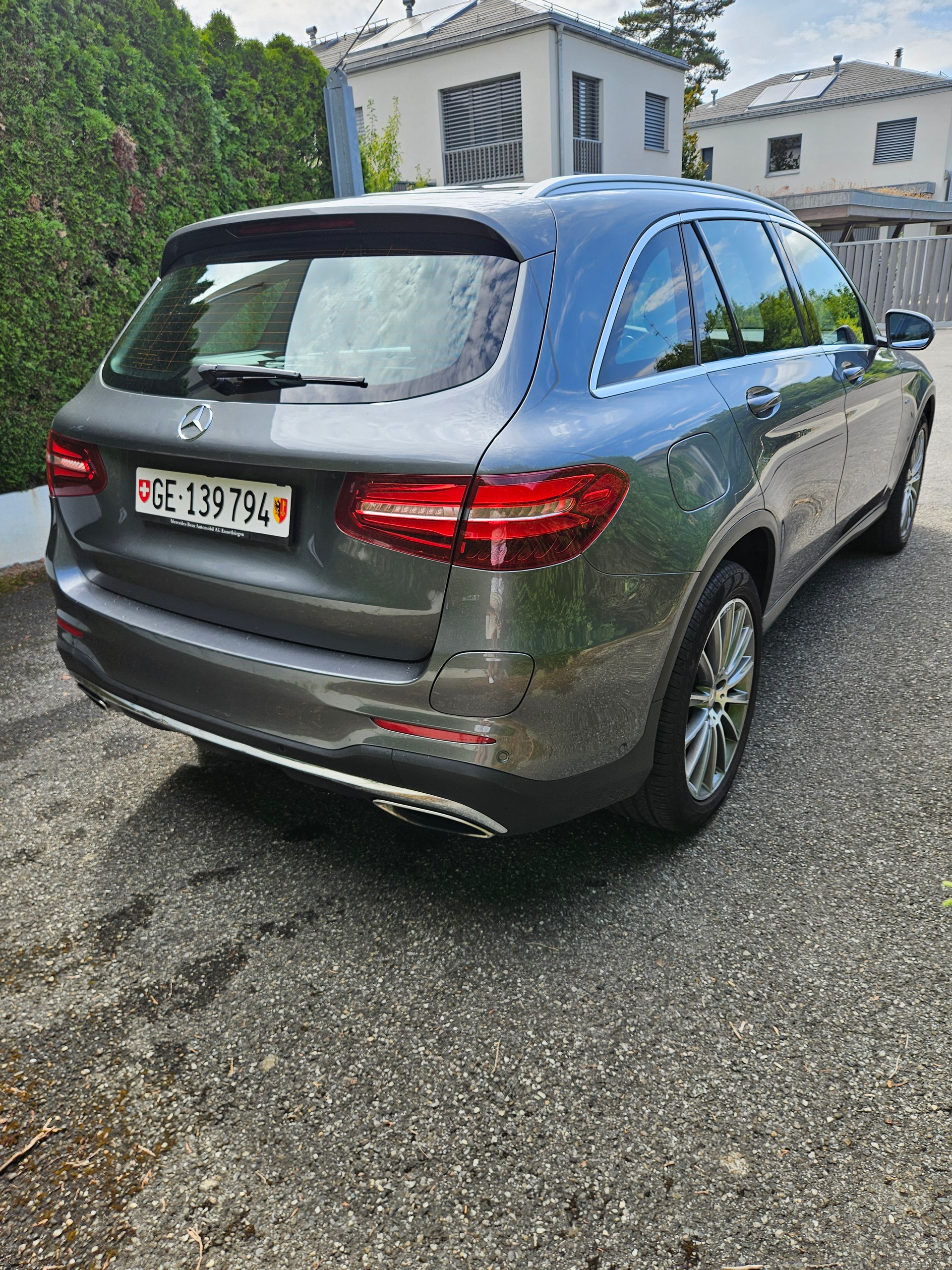 MERCEDES-BENZ GLC 350 e AMG Line 4Matic 7G-Tronic-image-7