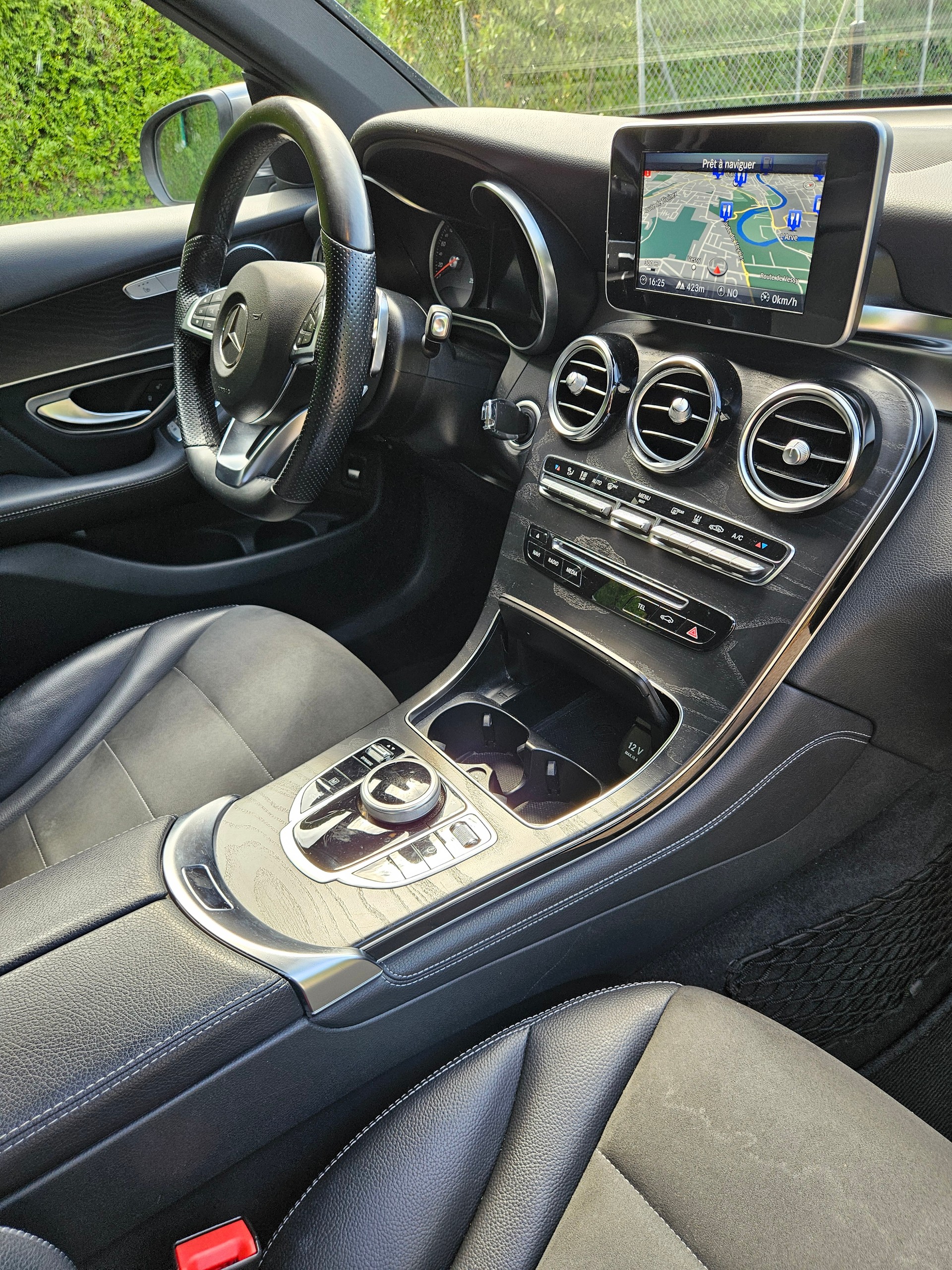MERCEDES-BENZ GLC 350 e AMG Line 4Matic 7G-Tronic-image-11