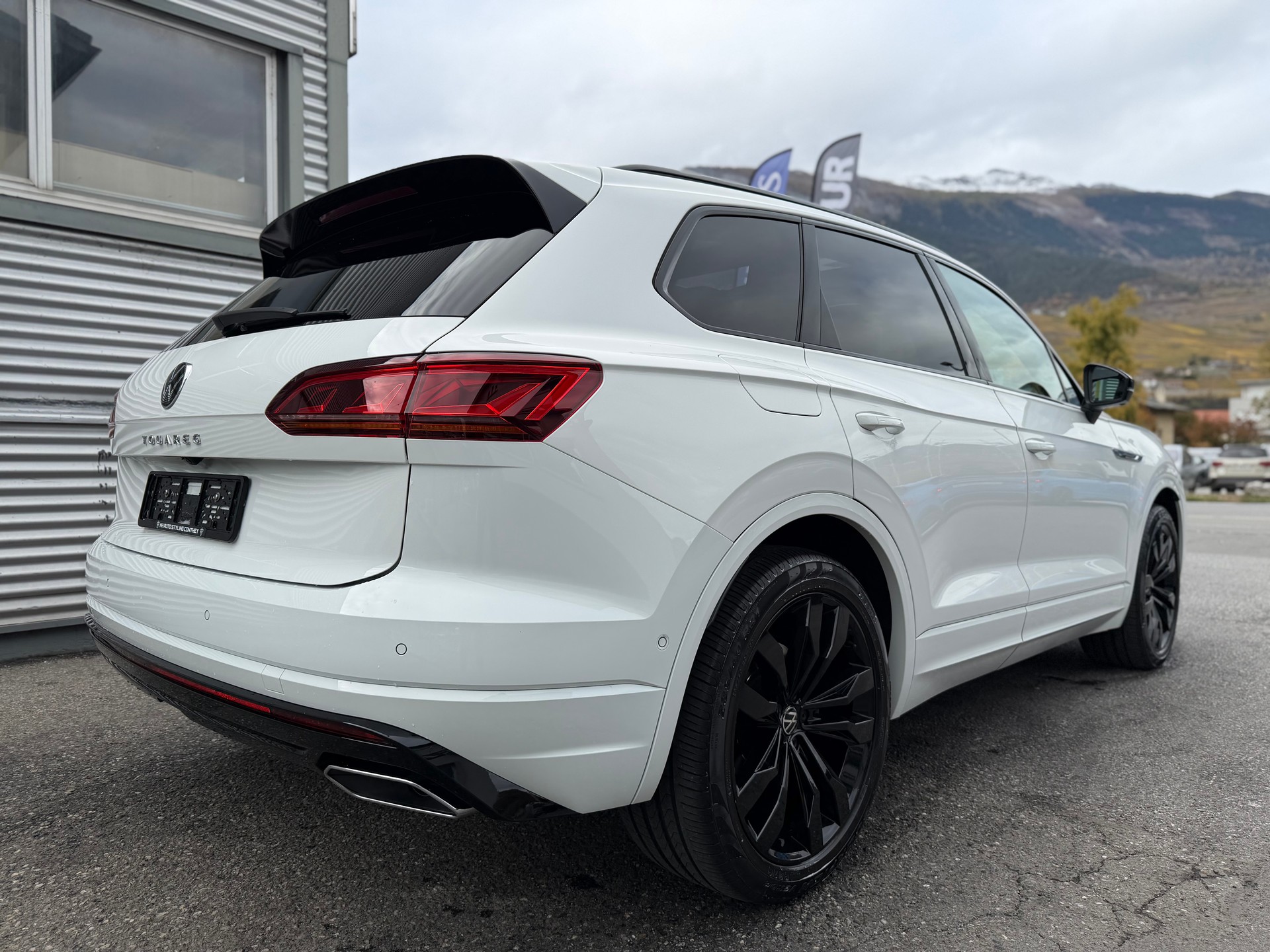 VW Touareg 3.0 TDI R Line Tiptronic-image-3