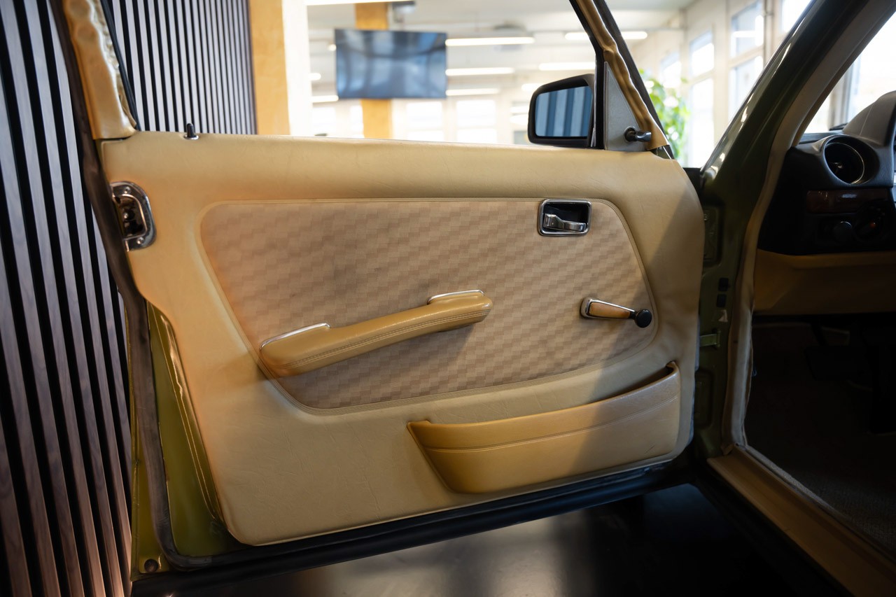 MERCEDES-BENZ 280 E Automatic-image-19