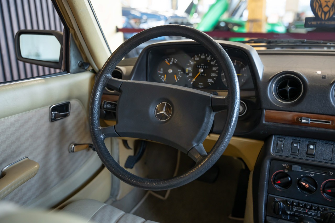 MERCEDES-BENZ 280 E Automatic-image-22