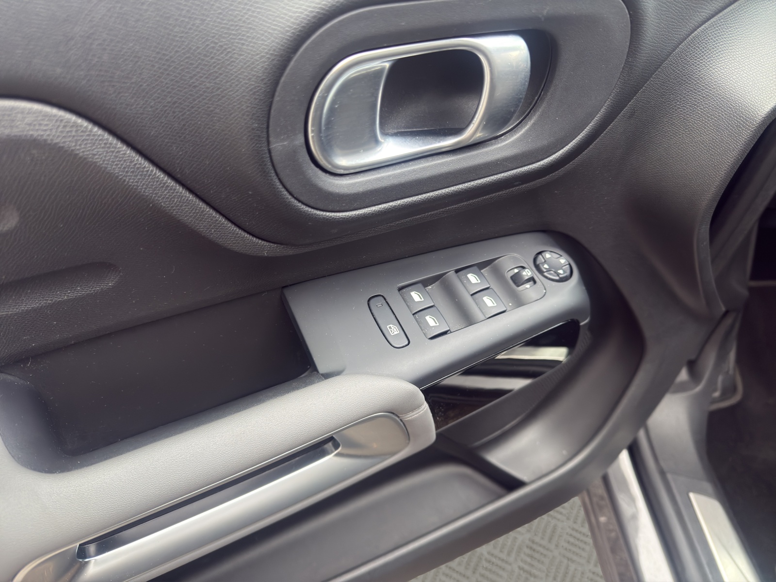 CITROEN C5 Aircross 1.6i PureTech SHINE EAT8-image-11