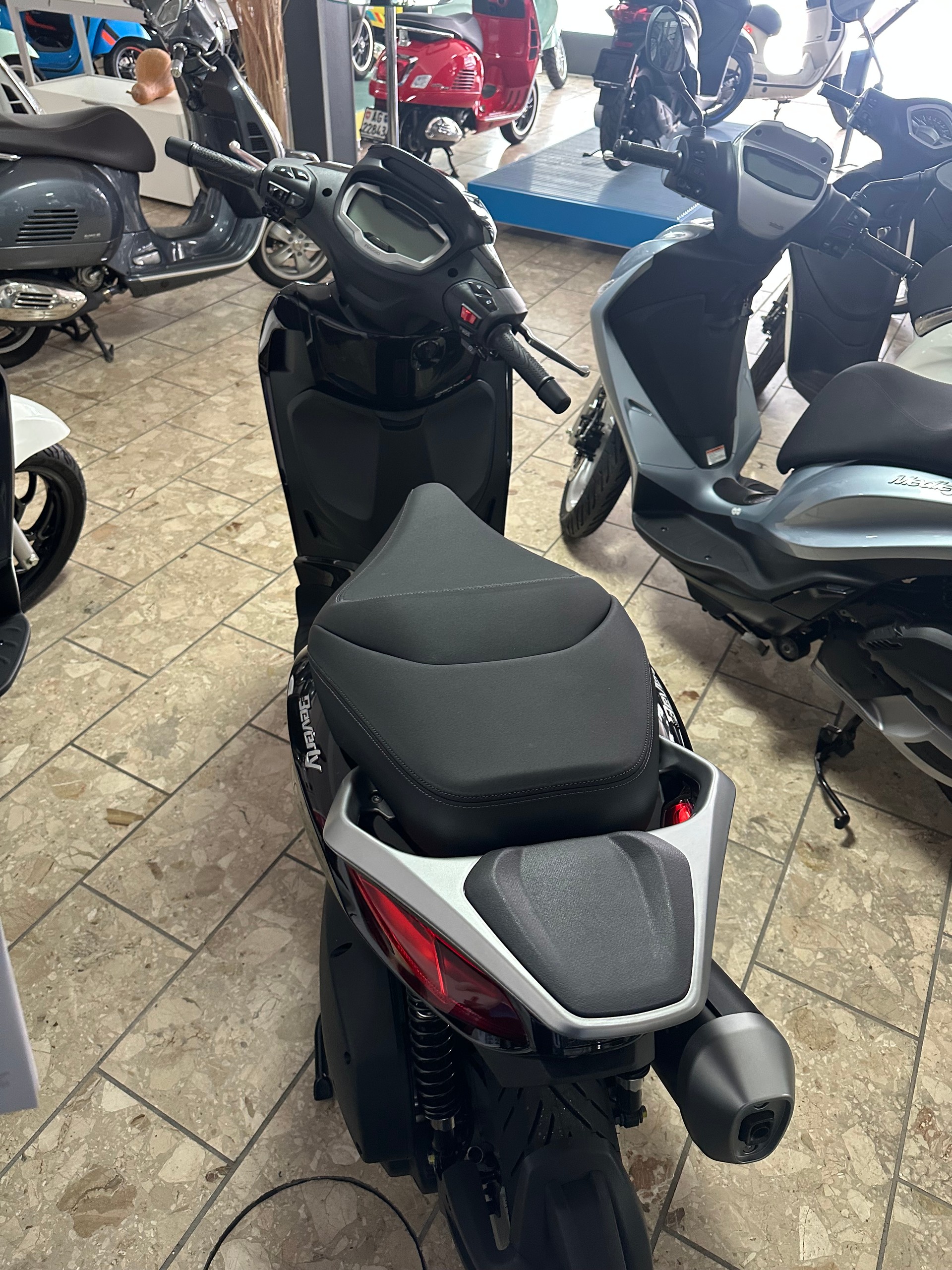 PIAGGIO Beverly 310 hpe E5+-image-2