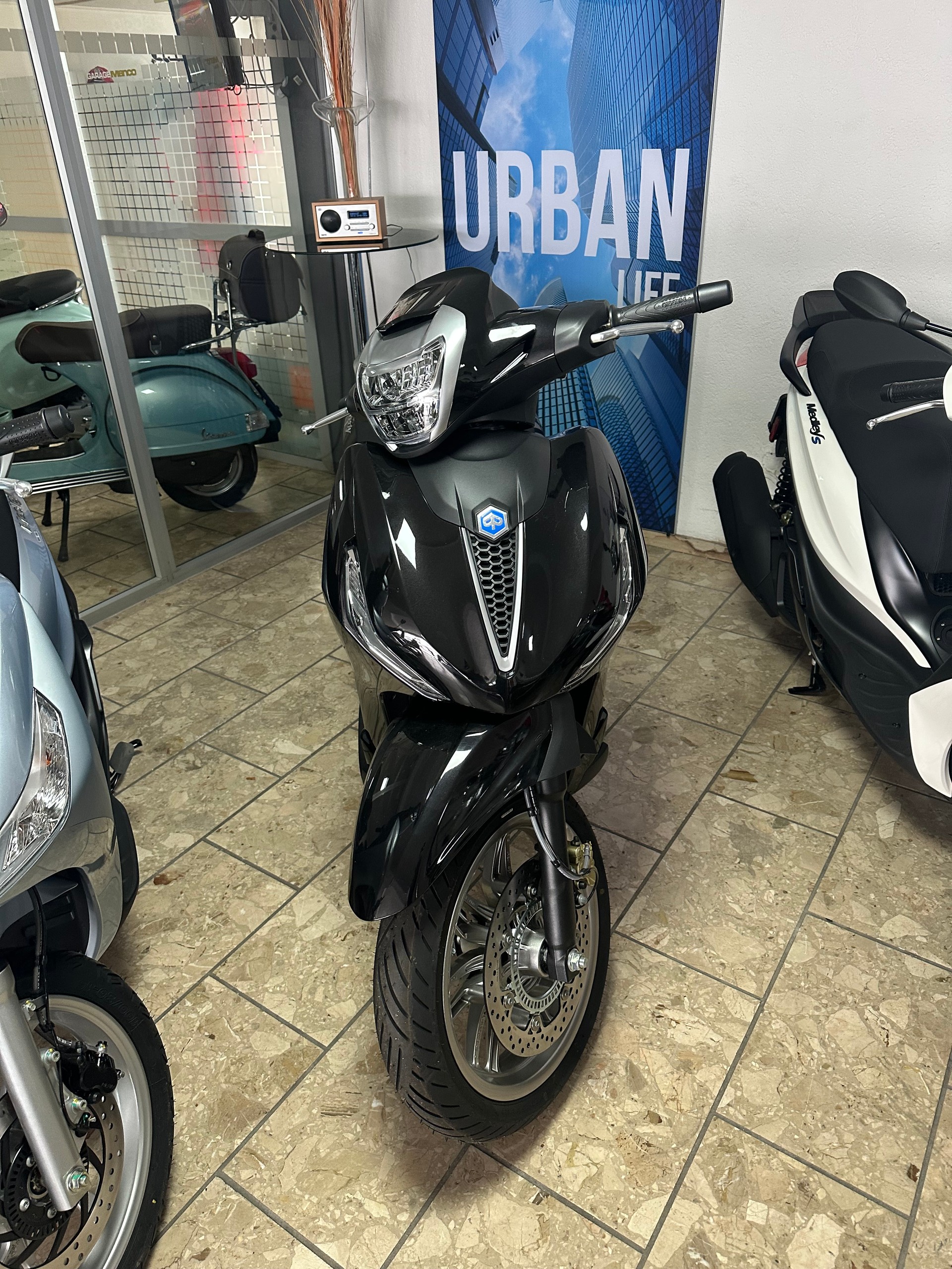 PIAGGIO Beverly 310 hpe E5+-image-0