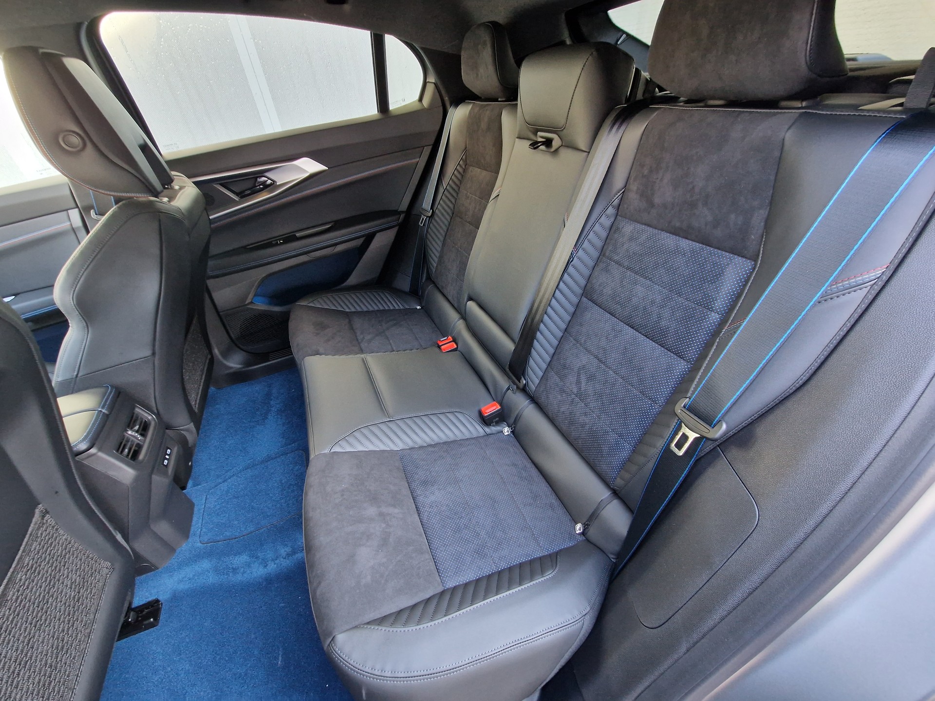 RENAULT Rafale 1.2 E-Tech Plug-in Hybrid 300 4x4 Atelier Alpine-image-5