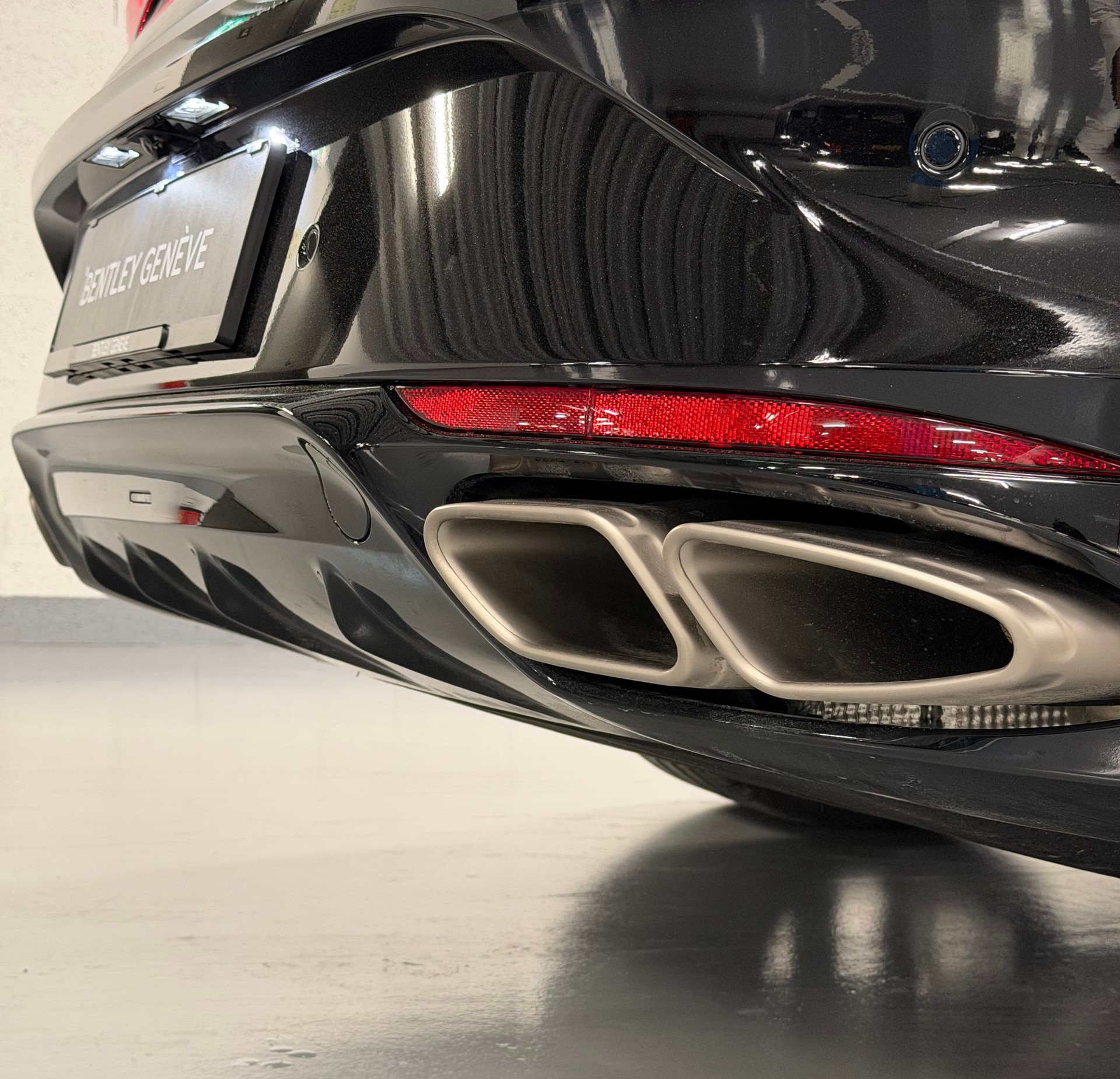 BENTLEY Continental GT 4.0 V8 PHEV Black Crystal-image-22