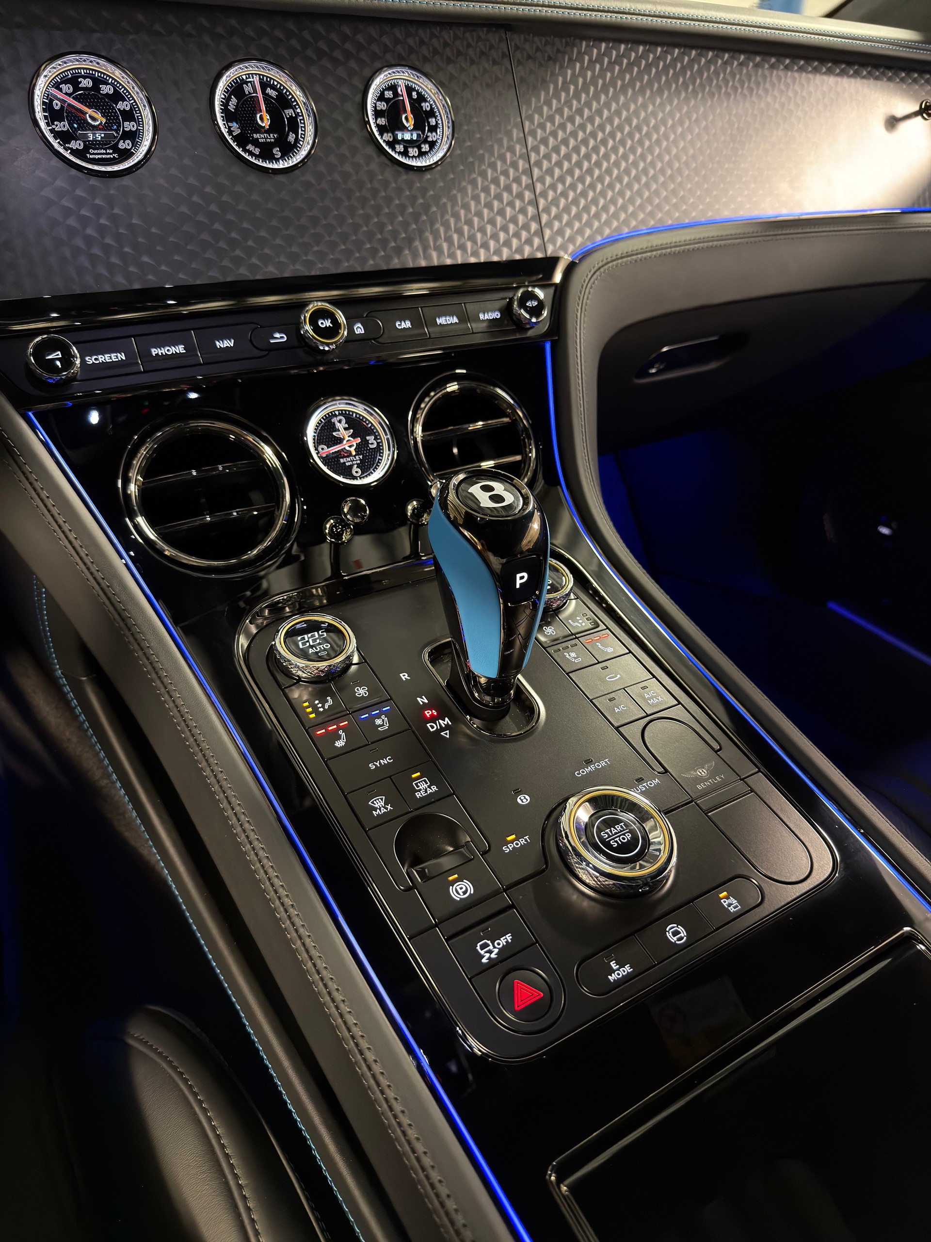 BENTLEY Continental GT 4.0 V8 PHEV Black Crystal-image-16