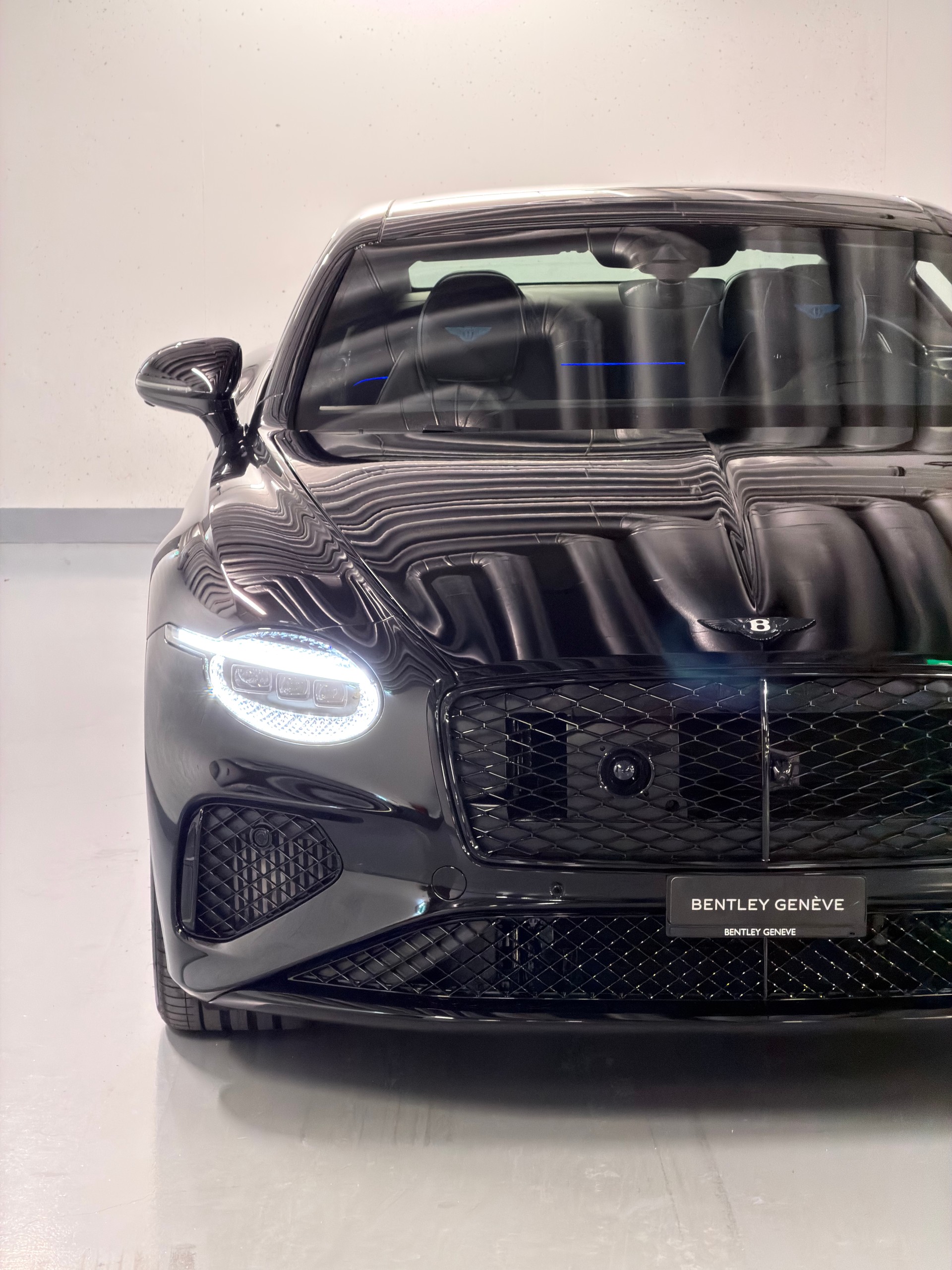 BENTLEY Continental GT 4.0 V8 PHEV Black Crystal-image-19