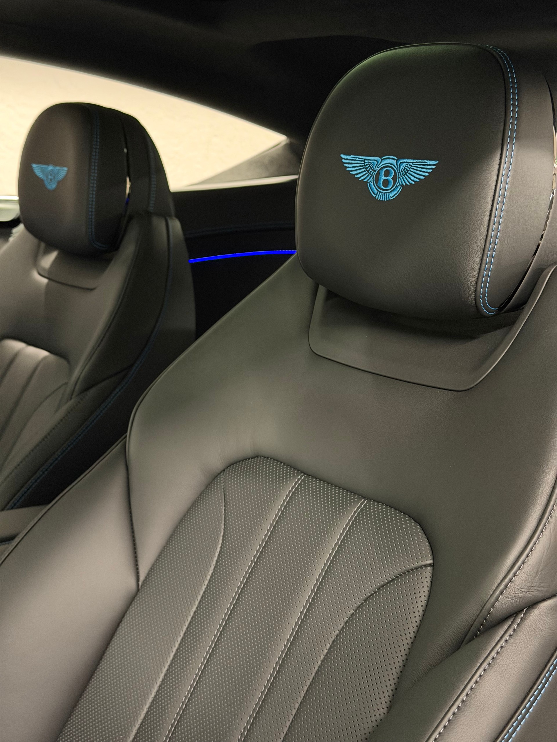 BENTLEY Continental GT 4.0 V8 PHEV Black Crystal-image-11