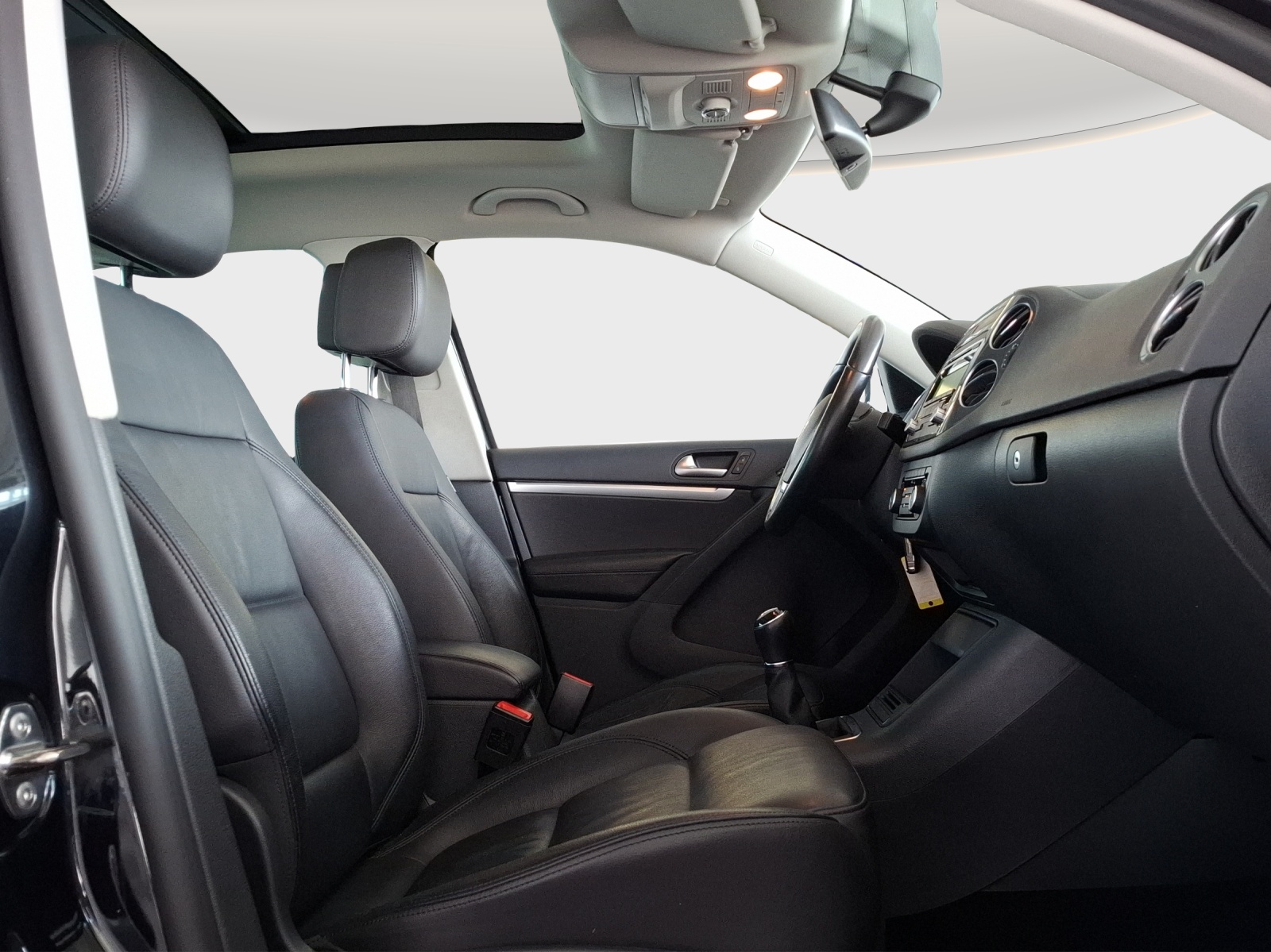 VW Tiguan 1.4 TSI Sport&Style 4Motion // 8-fach Aluminiumbereift-image-9