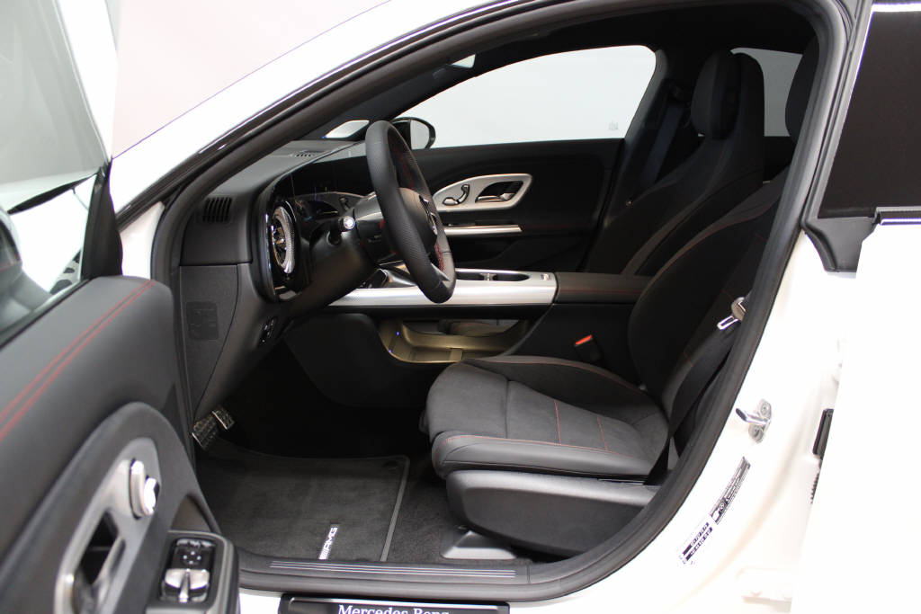 MERCEDES-BENZ CLA 220 4Matic AMG Line-image-6