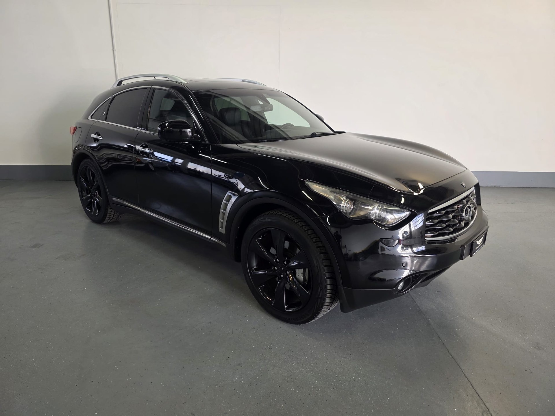 INFINITI FX30d S Premium AWD Automatic-showroom-element-2