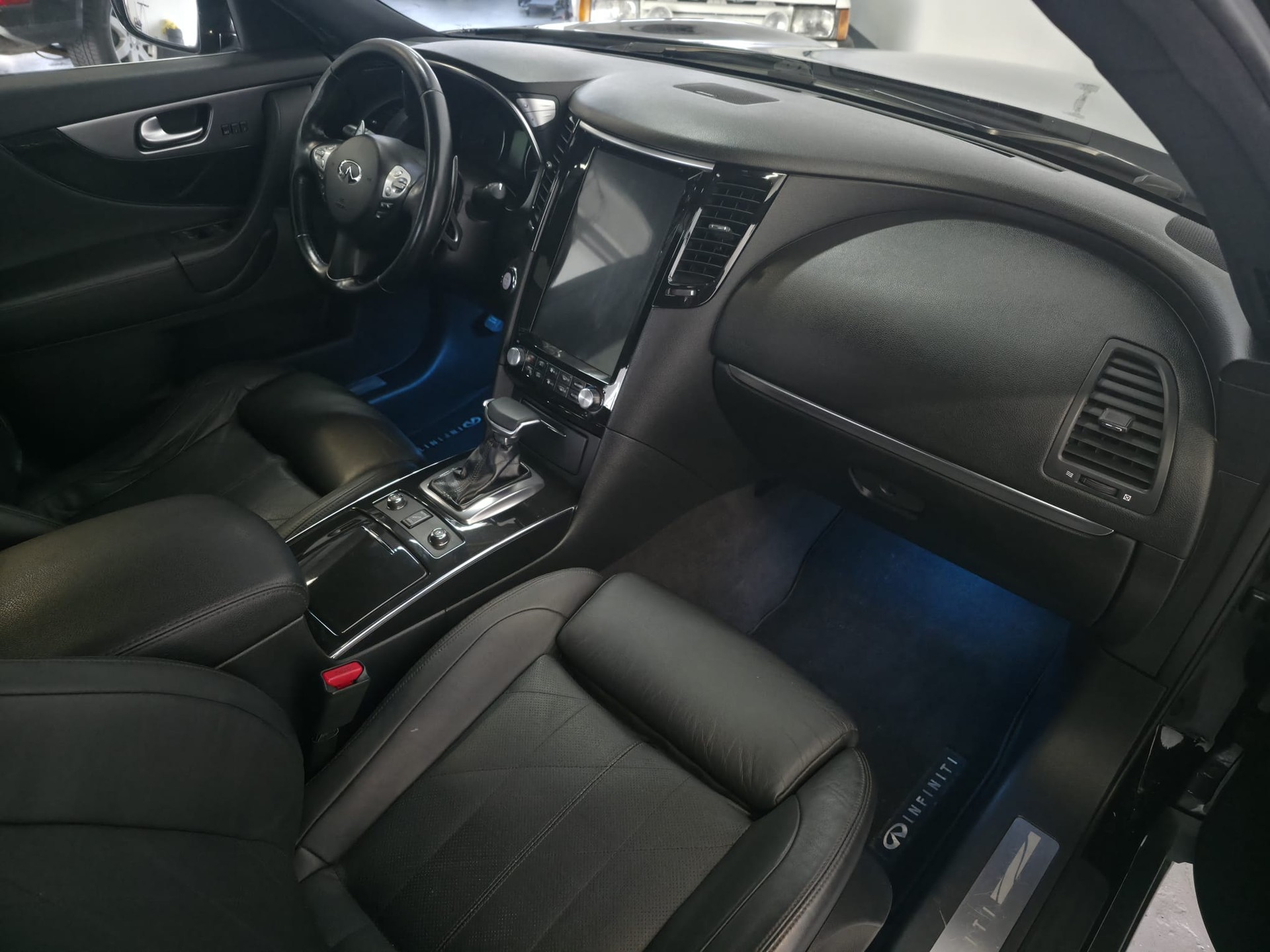 INFINITI FX30d S Premium AWD Automatic-image-18