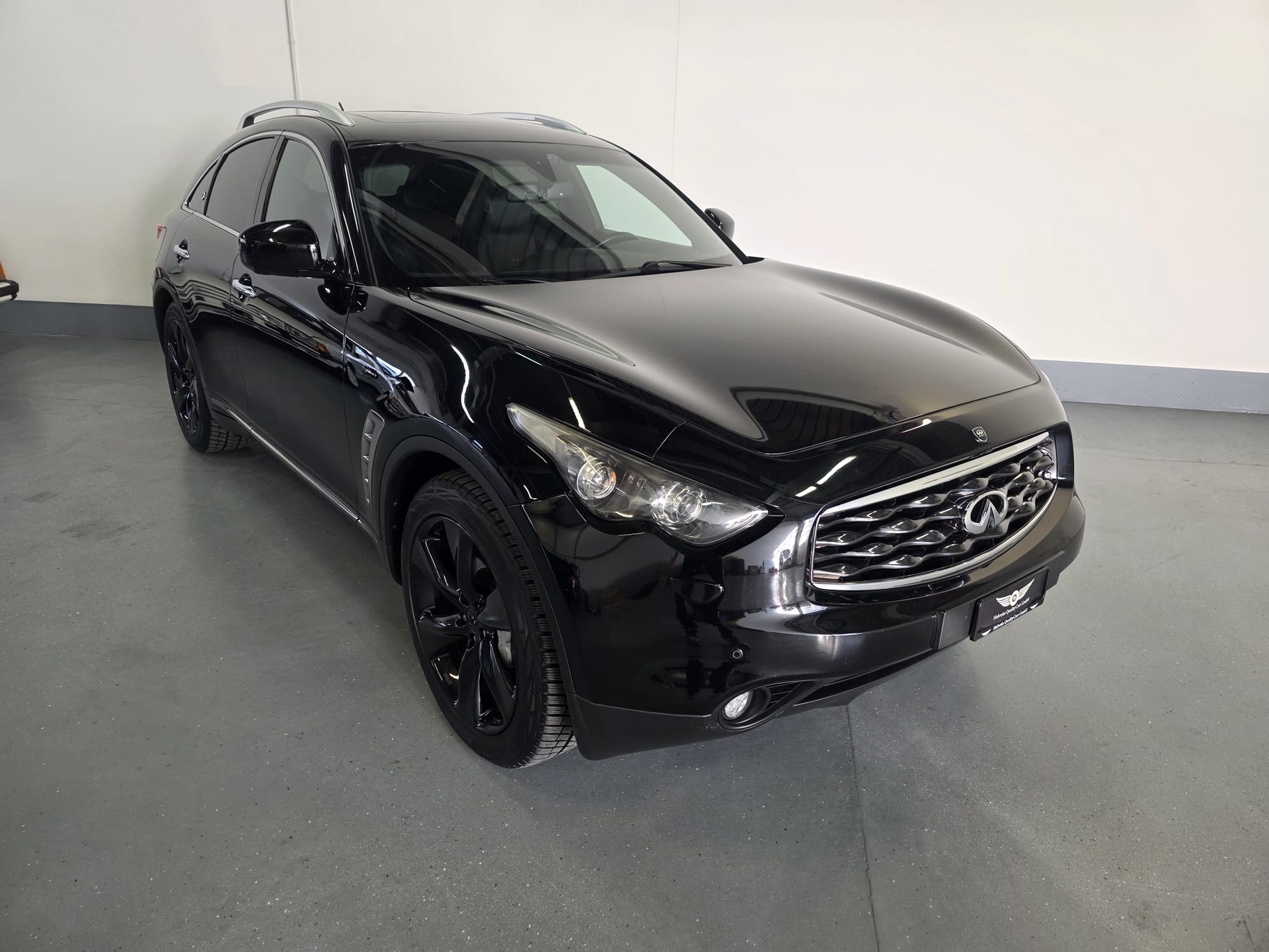 INFINITI FX30d S Premium AWD Automatic-showroom-element-3
