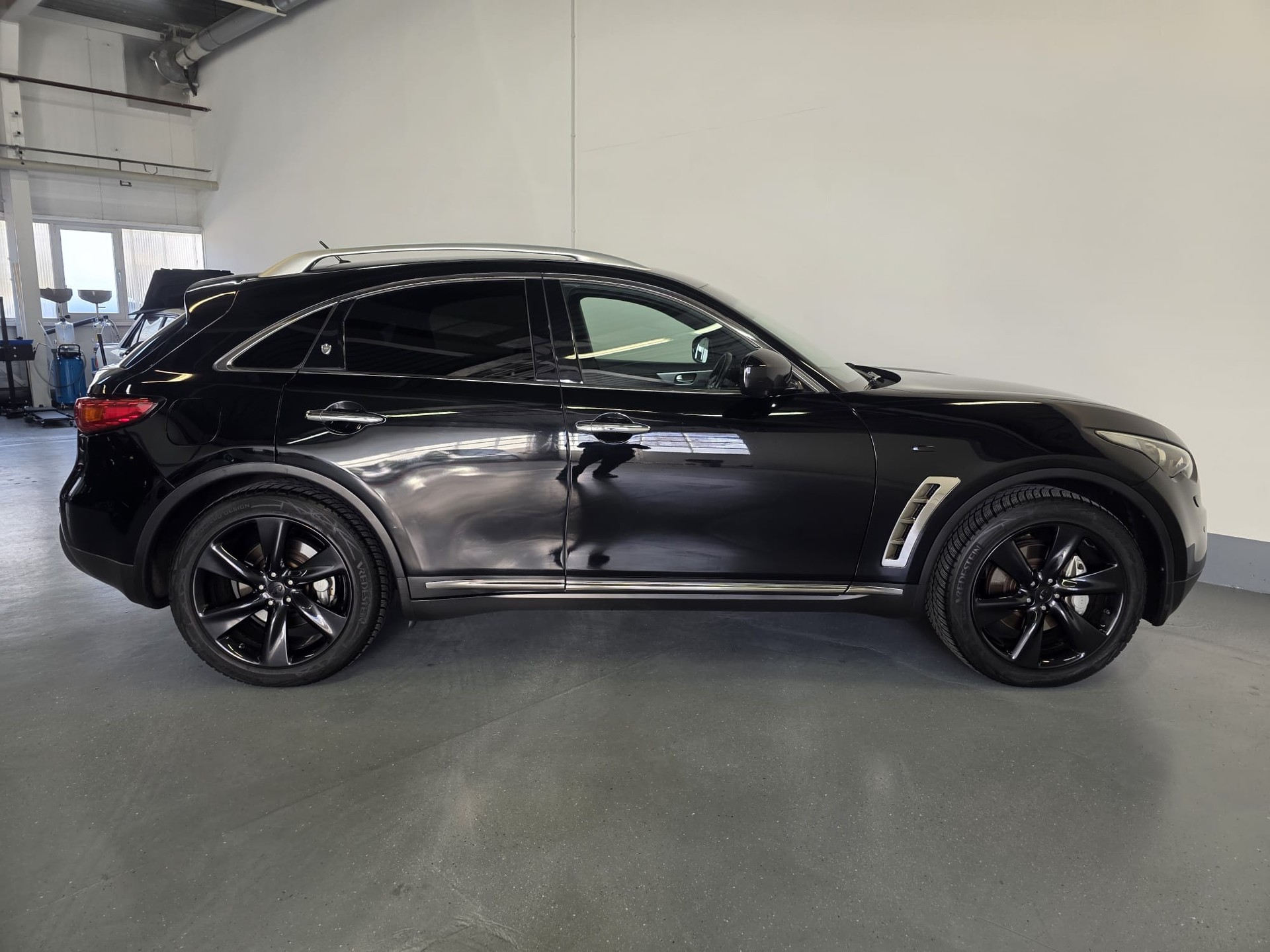 INFINITI FX30d S Premium AWD Automatic-image-6