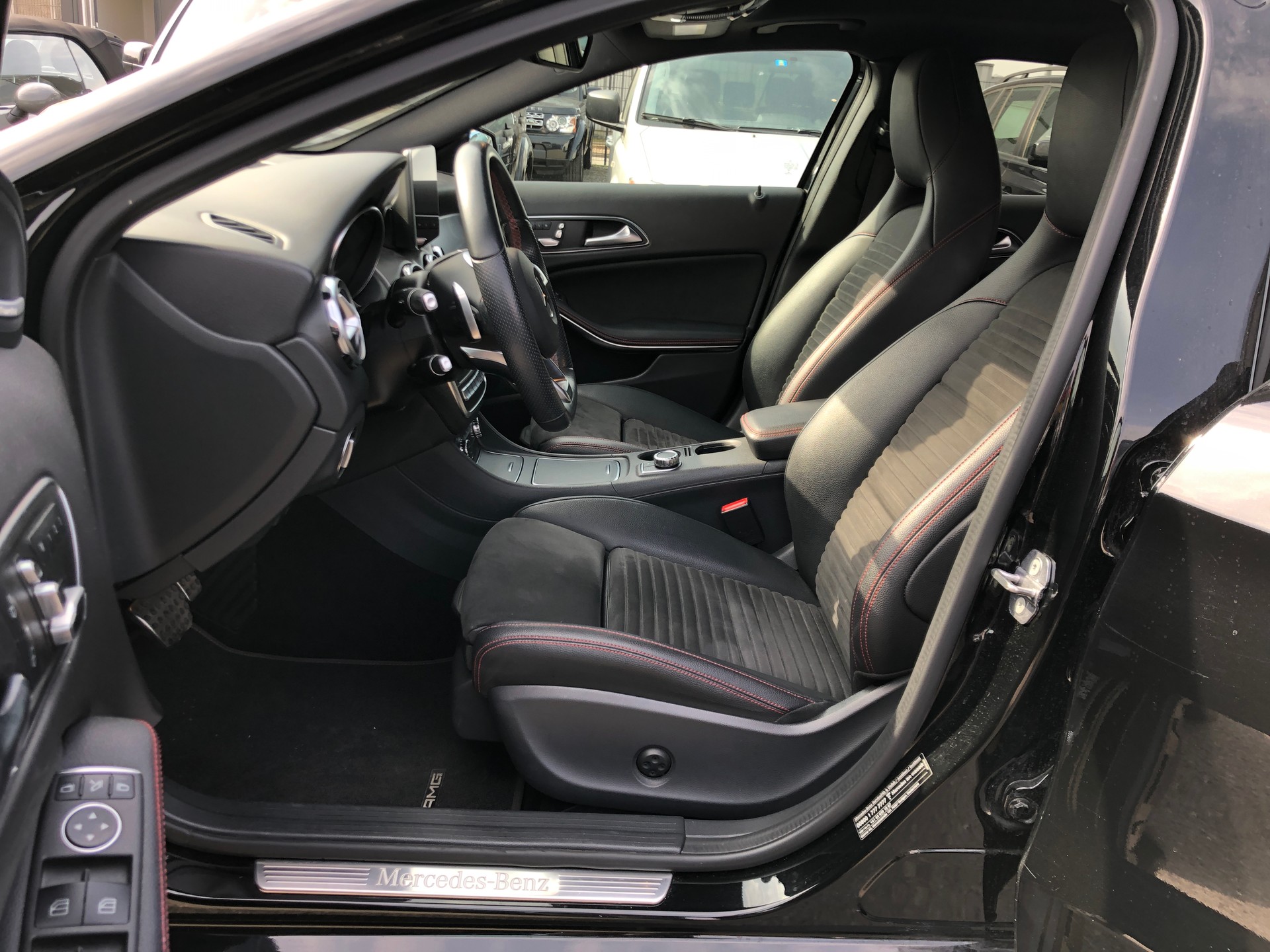 MERCEDES-BENZ GLA 220 AMG Line 4Matic 7G-DCT-image-12