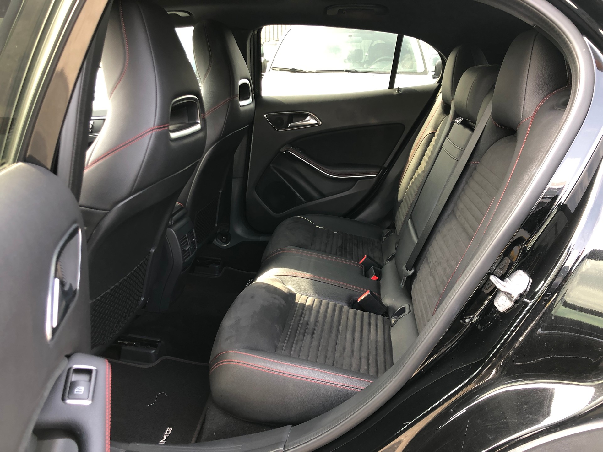 MERCEDES-BENZ GLA 220 AMG Line 4Matic 7G-DCT-image-14