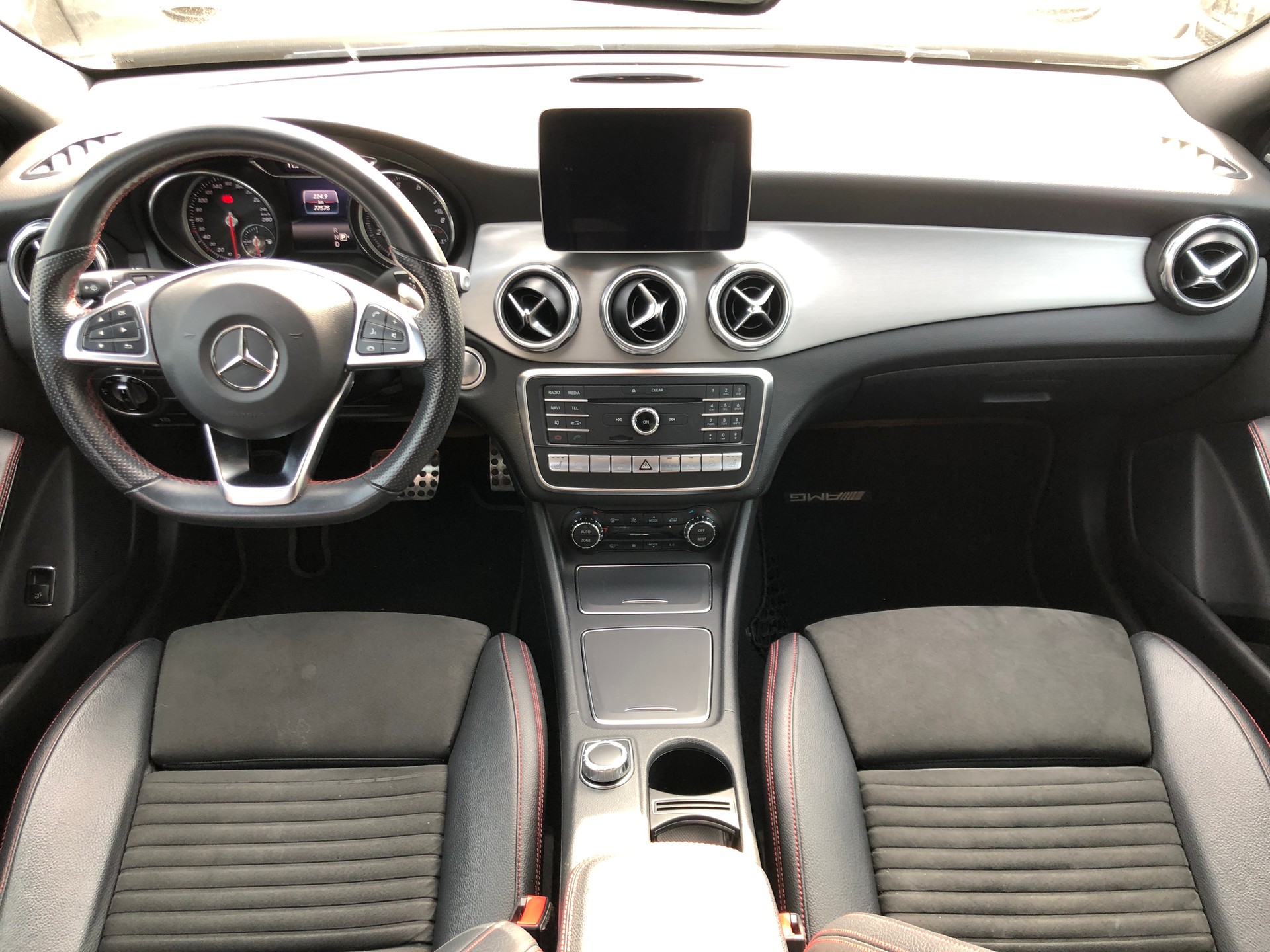 MERCEDES-BENZ GLA 220 AMG Line 4Matic 7G-DCT-image-11