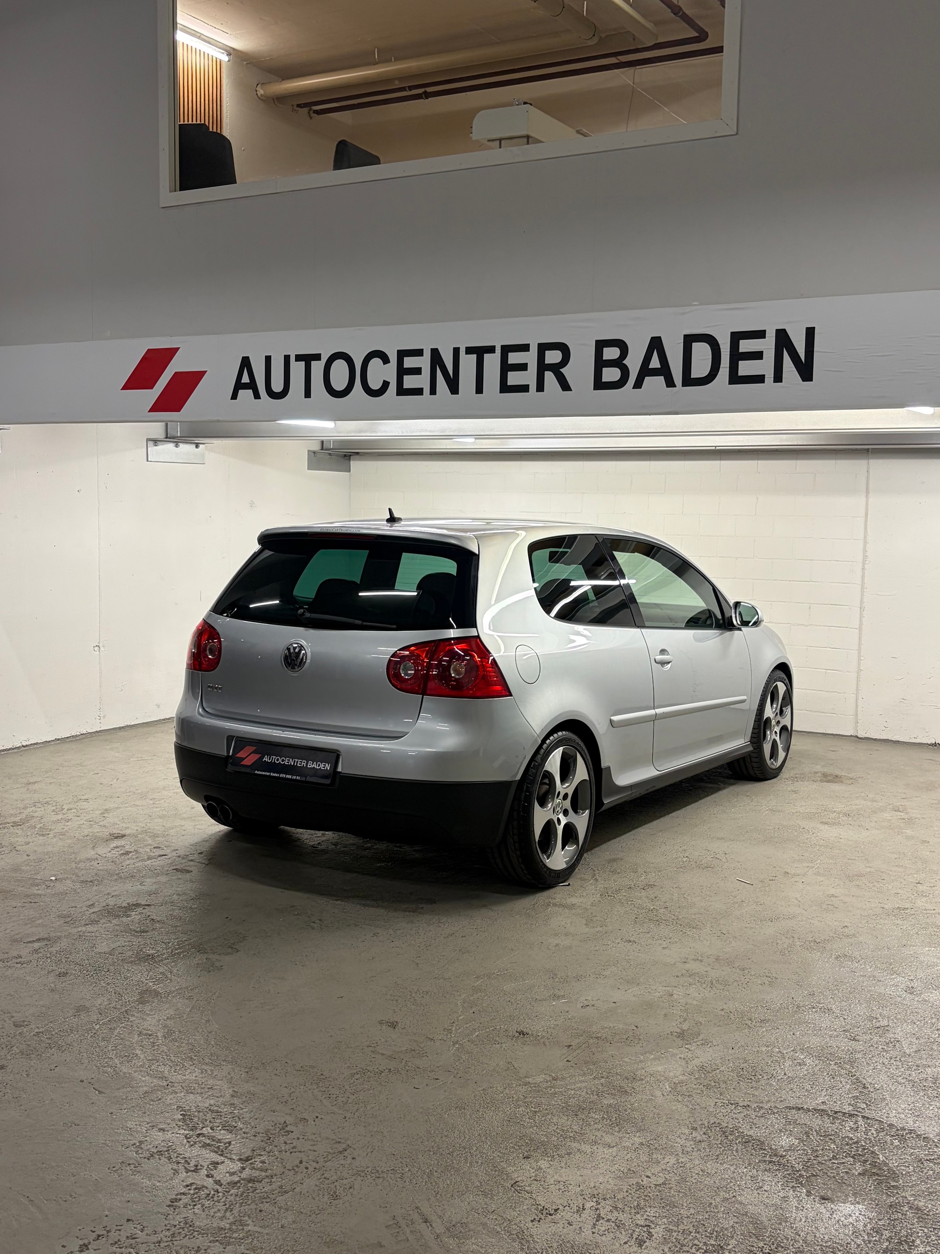VW Golf 2.0 TFSI GTI-showroom-element-2