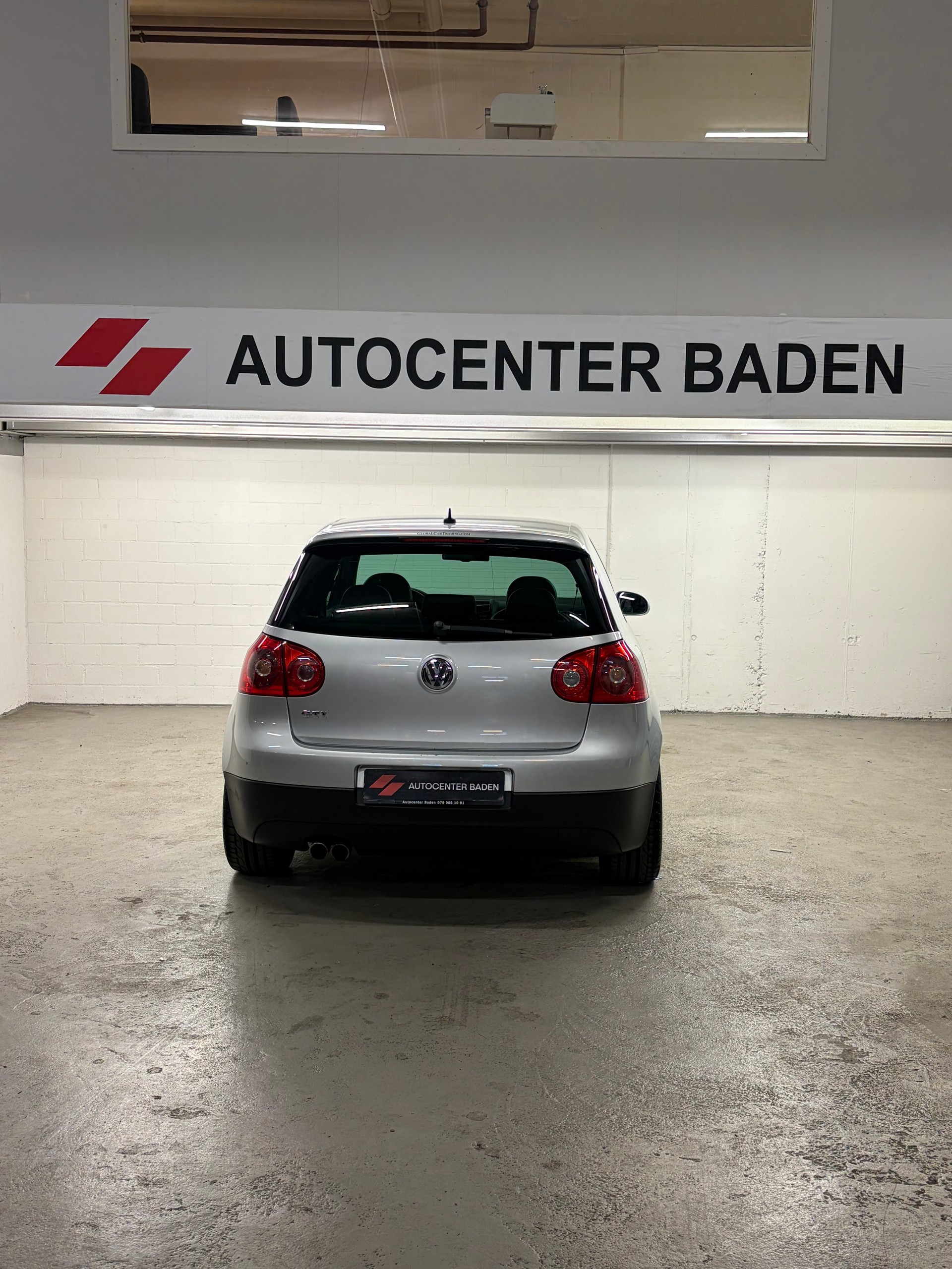VW Golf 2.0 TFSI GTI-showroom-element-3