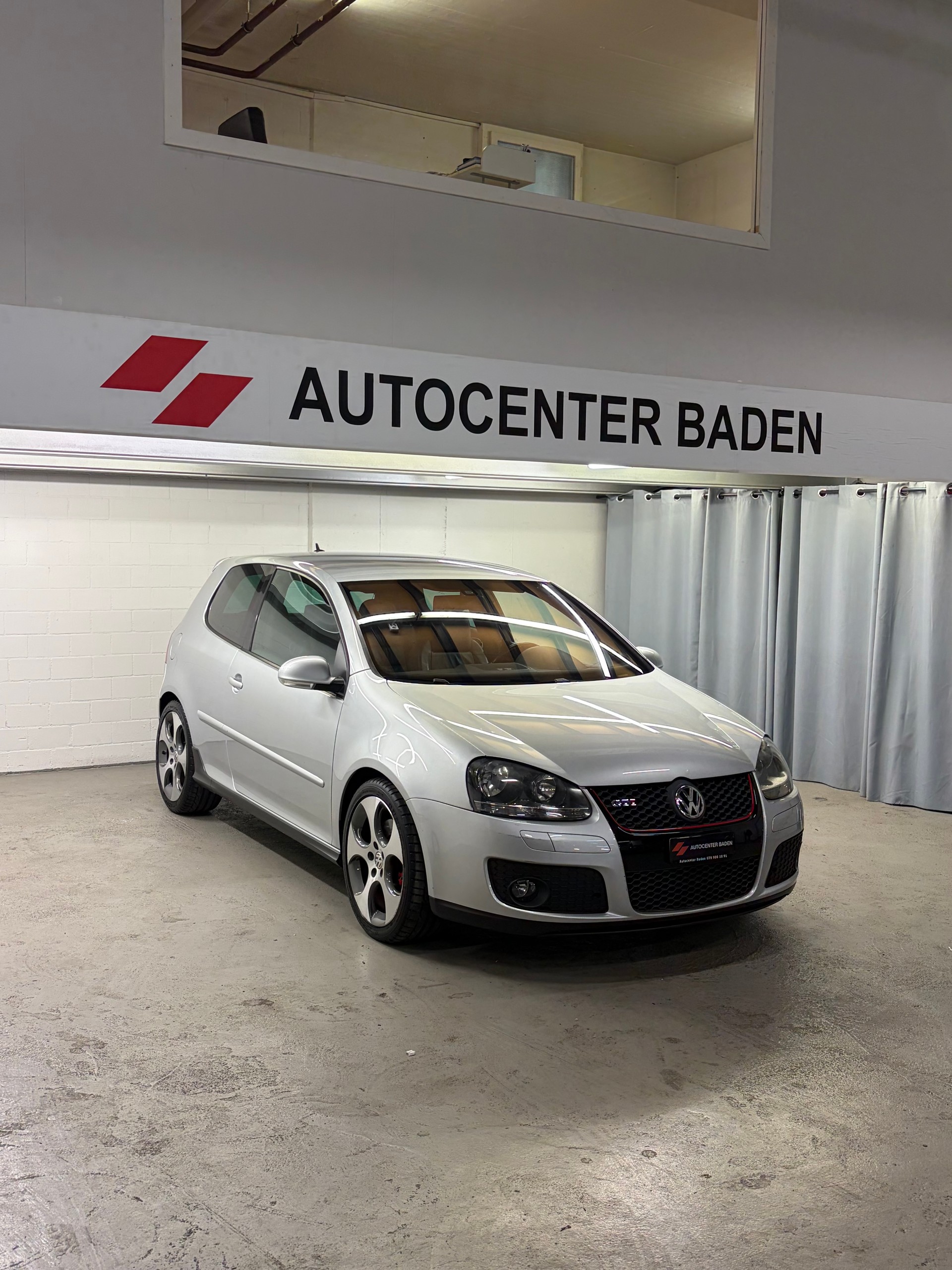 VW Golf 2.0 TFSI GTI-showroom-element-1