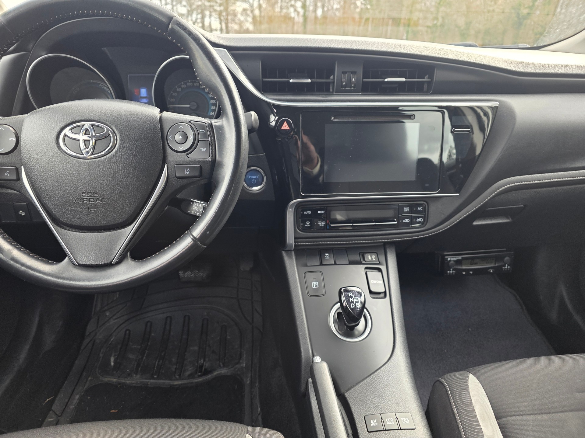 TOYOTA Auris Touring Sports 1.8 HSD Terra e-CVT-image-10