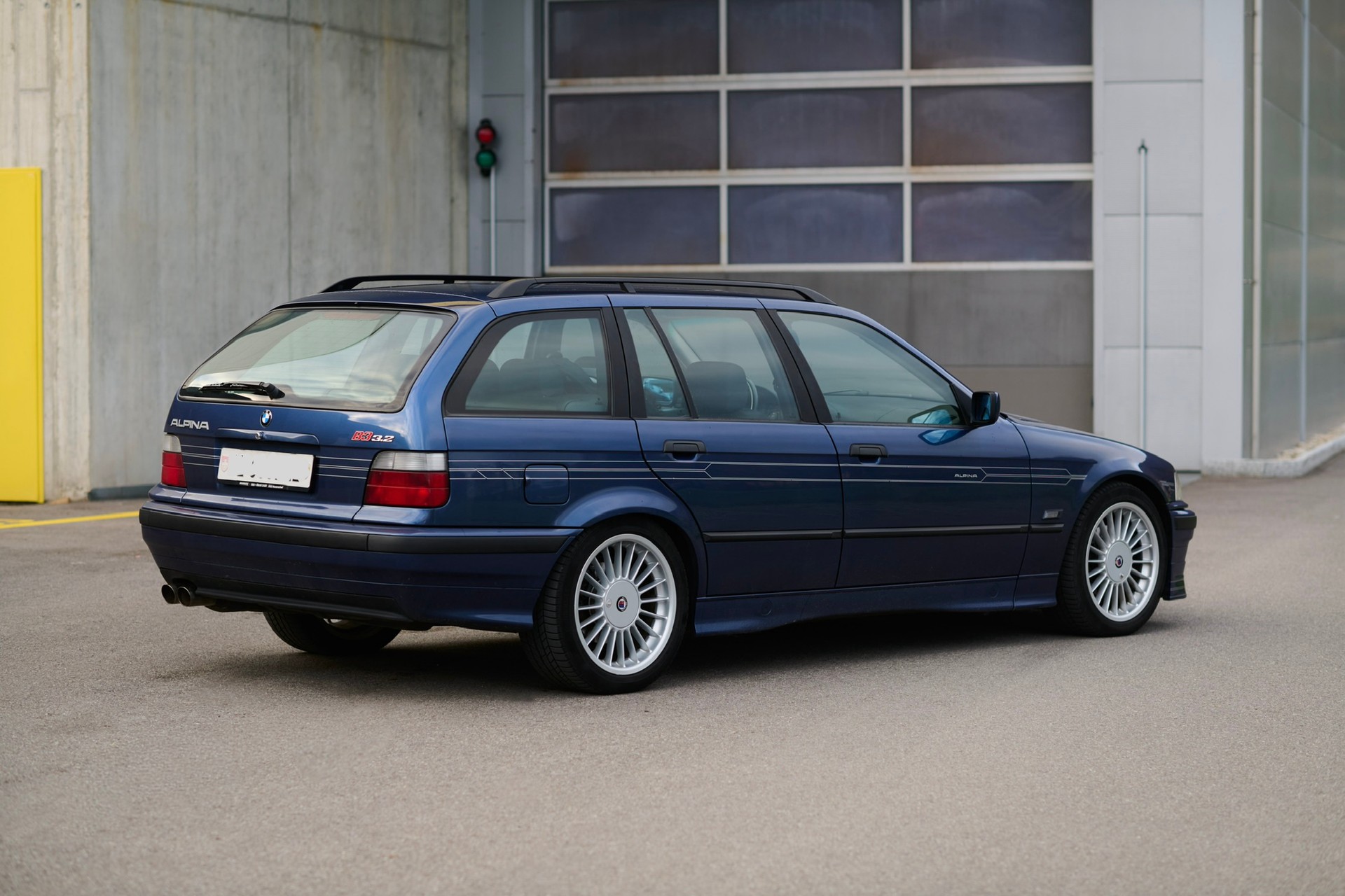 BMW-ALPINA B3 3.2 Touring S.Tronic-image-4