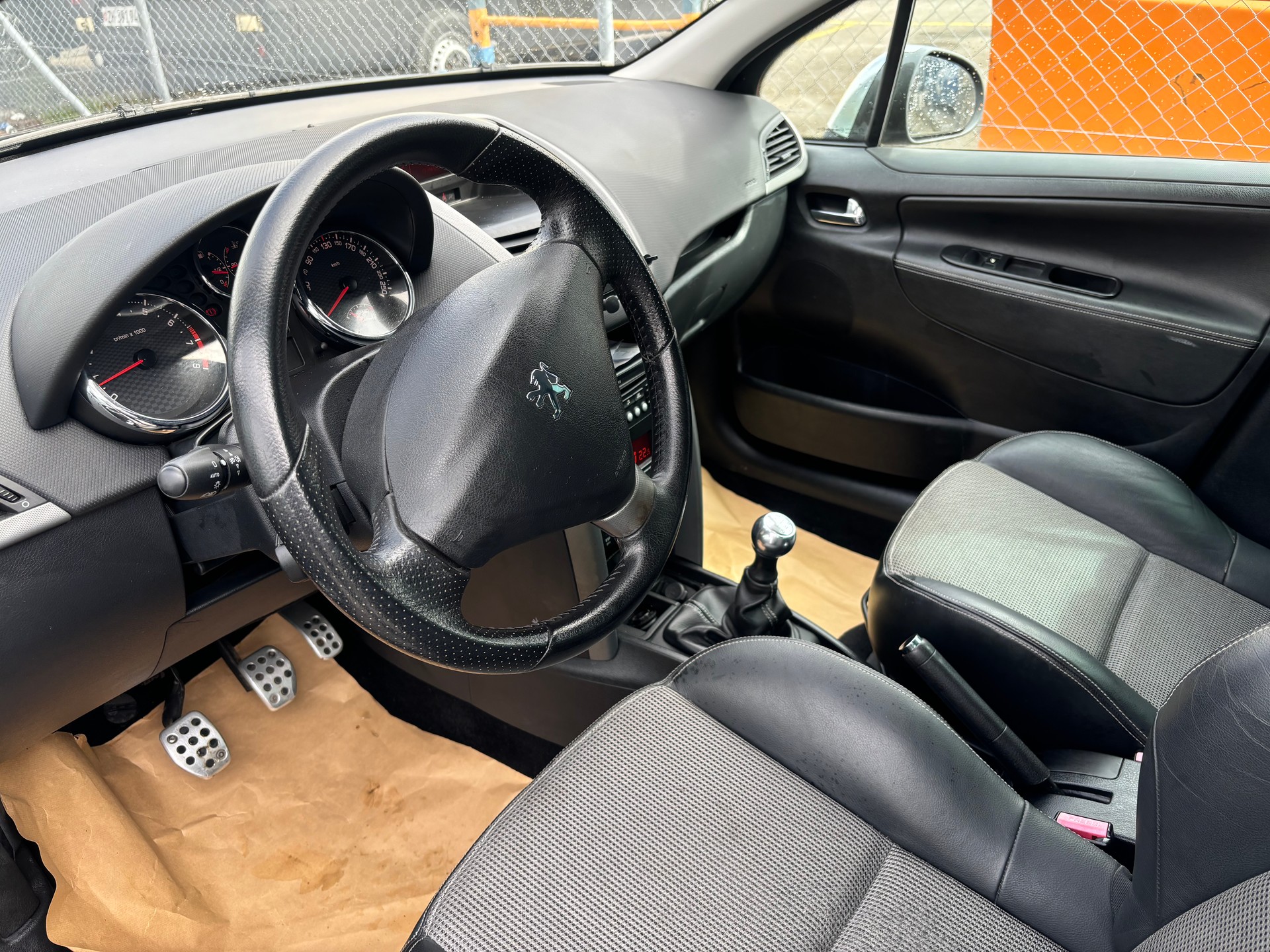 PEUGEOT 207 SW 1.6 16V Turbo GTi-image-5