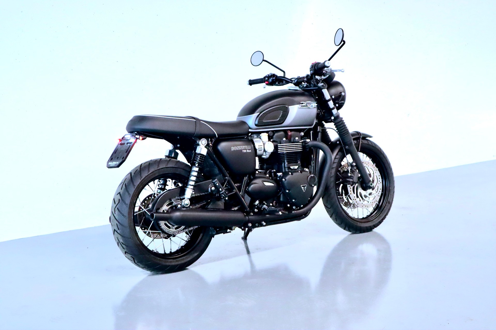 TRIUMPH BONNEVILLE T120 BLACK | CH-FZG MIT DEZENTEM UMBAU-image-2