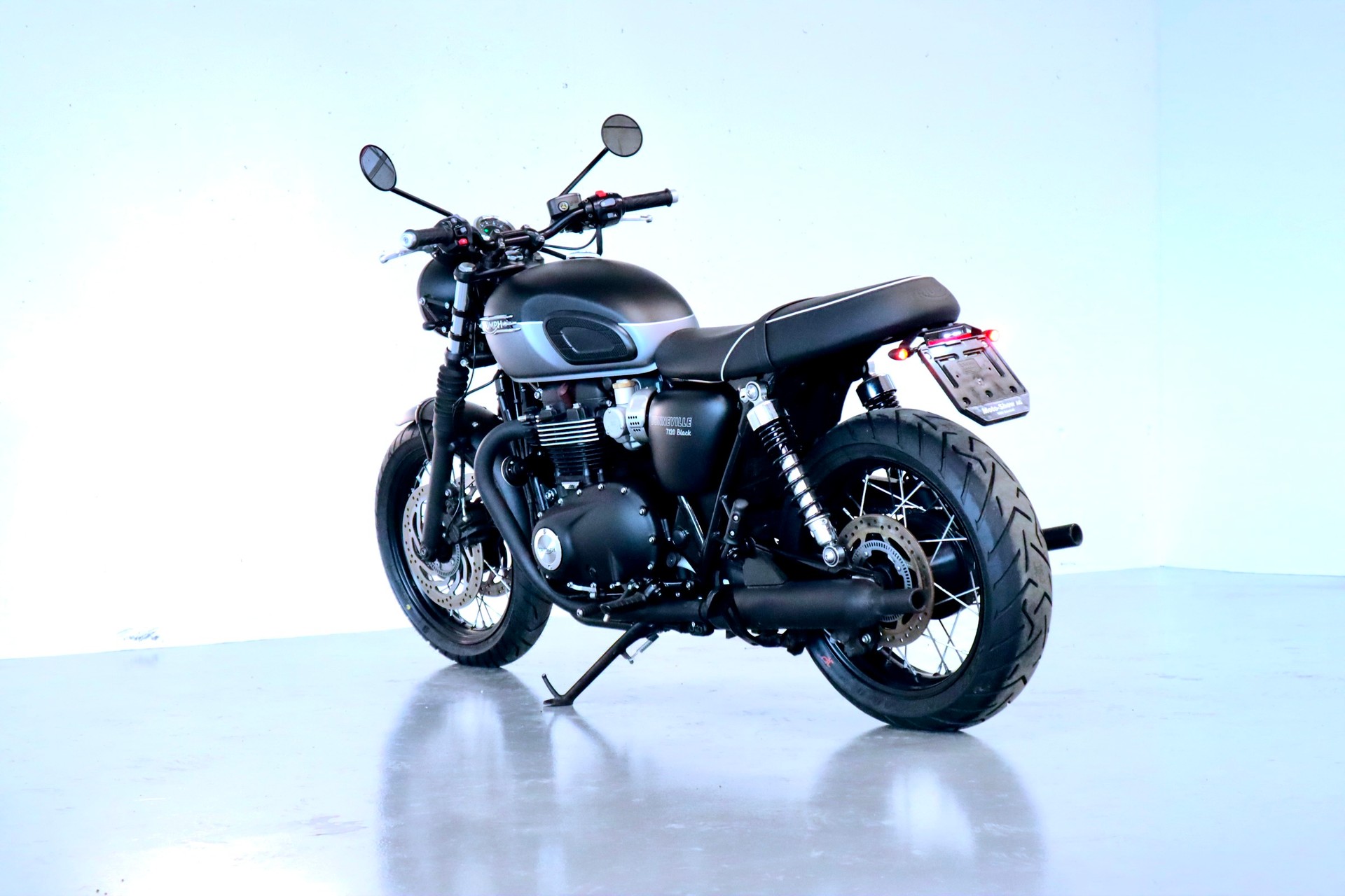 TRIUMPH BONNEVILLE T120 BLACK | CH-FZG MIT DEZENTEM UMBAU-image-15