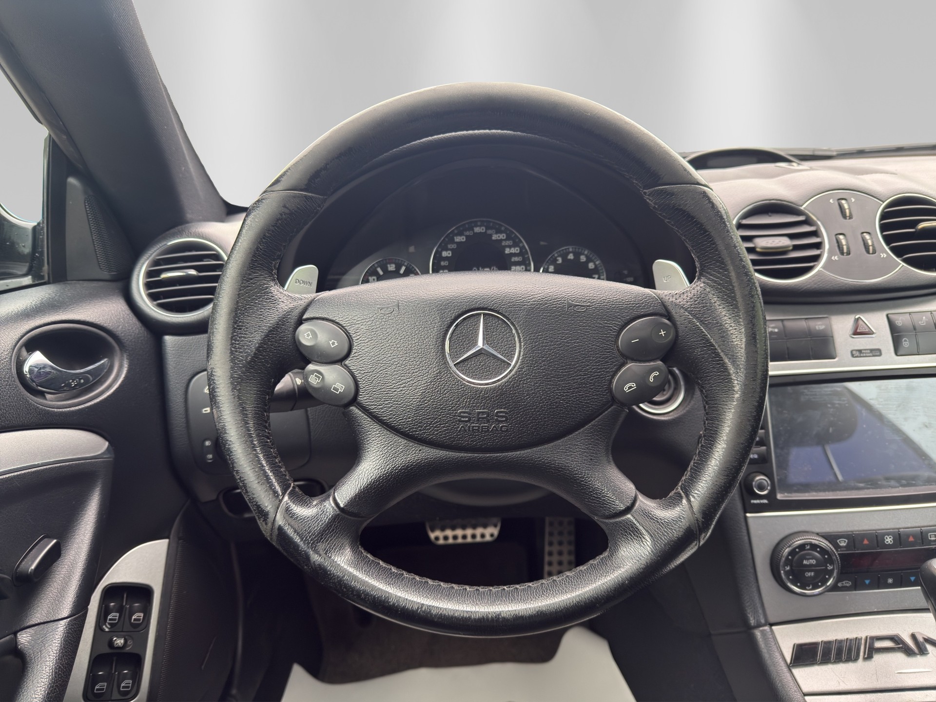 MERCEDES-BENZ CLK 63 AMG Avantgarde 7G-Tronic-image-10