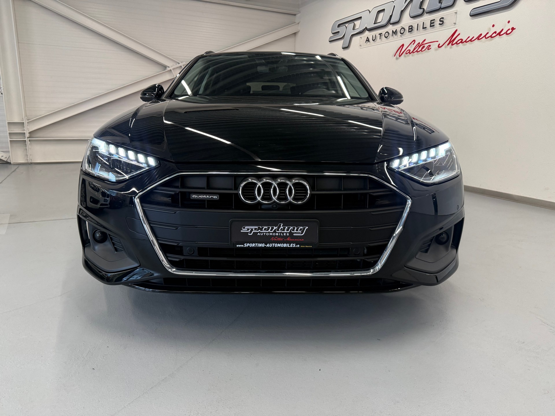 AUDI A4 Avant 40 TDI Attraction quattro S-tronic-showroom-element-3